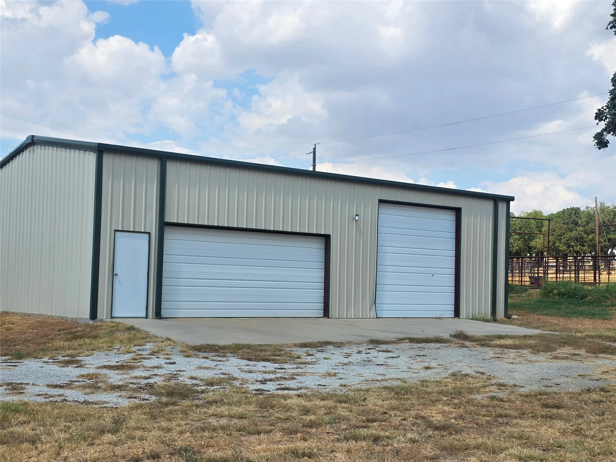 Mobile Home For Sale in Montague County , 1219 FM 2583, Bowie, Texas 76230, 3 Bedroom, 2 Bathroom, Garage spaces, 1,500 Sqft, built in 1980, mls#21376038, Real Estate Agent in Bowie, Homes For Sale in Montague county, Homes For Sale in Bowie, Realtor in Bowie Texas, Real Estate Brokerage Independent Realty Texas, Luminita Cordes Realtor