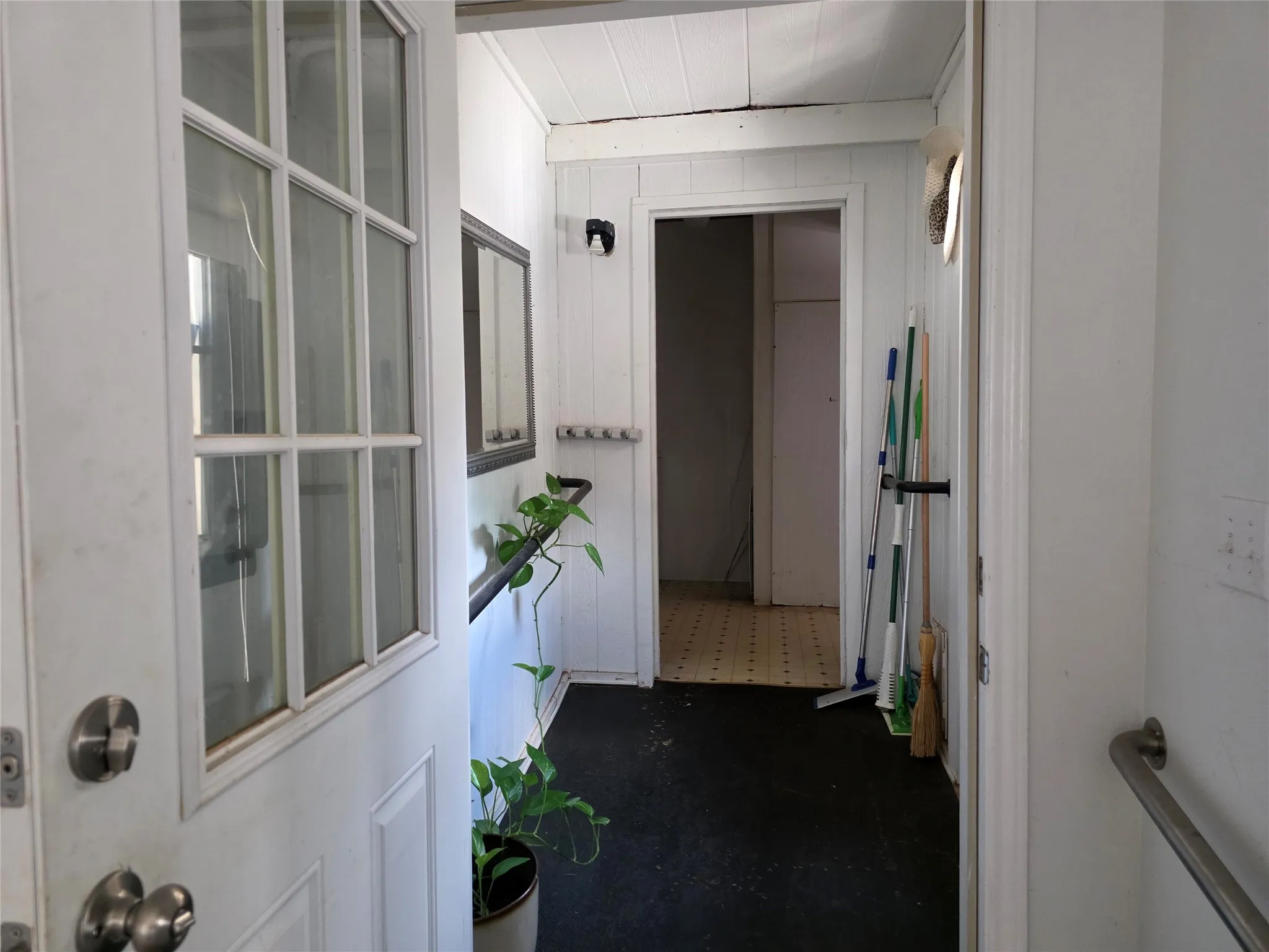 Mobile Home For Sale in Montague County , 1219 FM 2583, Bowie, Texas 76230, 3 Bedroom, 2 Bathroom, Garage spaces, 1,500 Sqft, built in 1980, mls#21376038, Real Estate Agent in Bowie, Homes For Sale in Montague county, Homes For Sale in Bowie, Realtor in Bowie Texas, Real Estate Brokerage Independent Realty Texas, Luminita Cordes Realtor