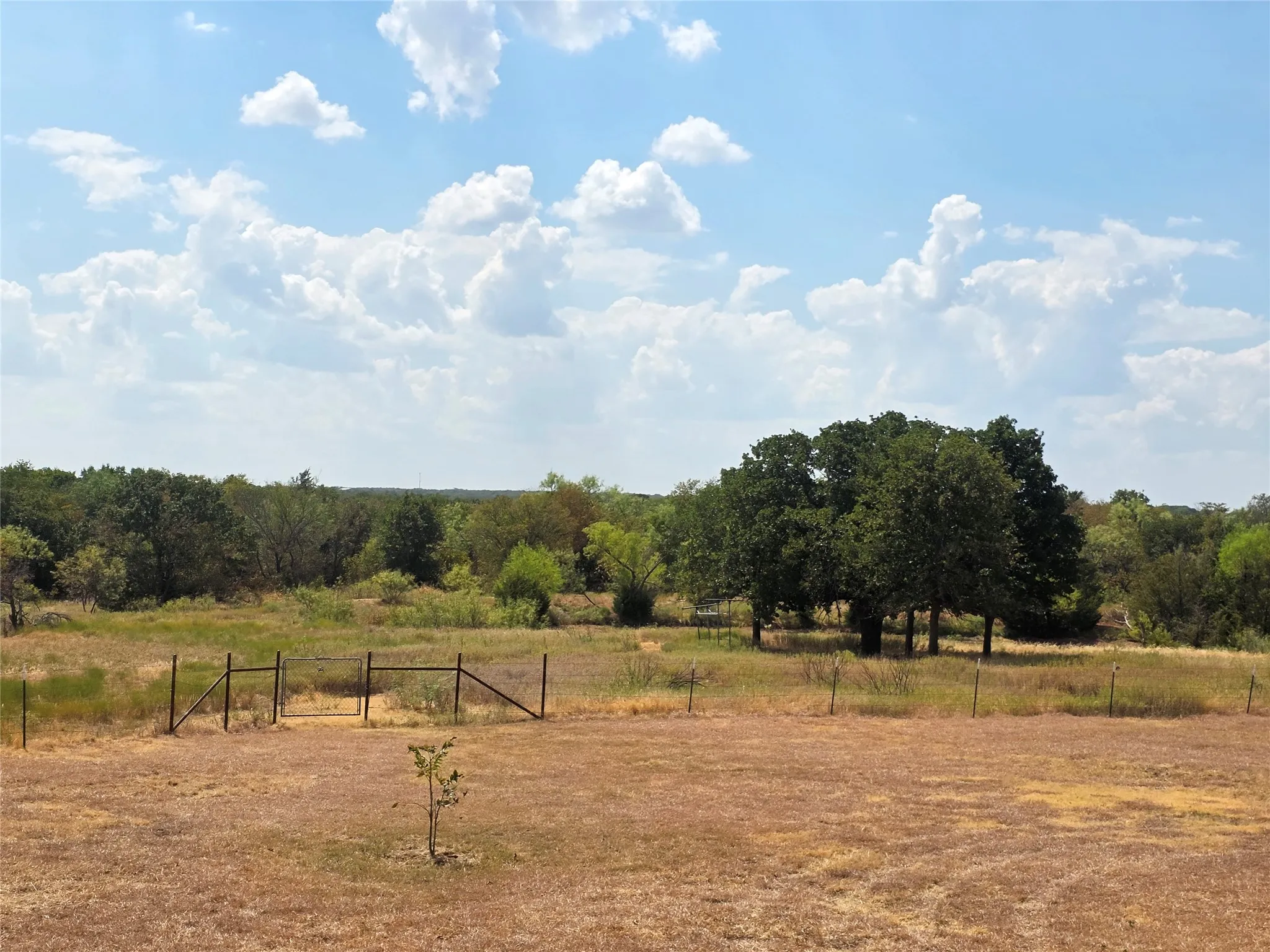 Mobile Home For Sale in Montague County , 1219 FM 2583, Bowie, Texas 76230, 3 Bedroom, 2 Bathroom, Garage spaces, 1,500 Sqft, built in 1980, mls#21376038, Real Estate Agent in Bowie, Homes For Sale in Montague county, Homes For Sale in Bowie, Realtor in Bowie Texas, Real Estate Brokerage Independent Realty Texas, Luminita Cordes Realtor