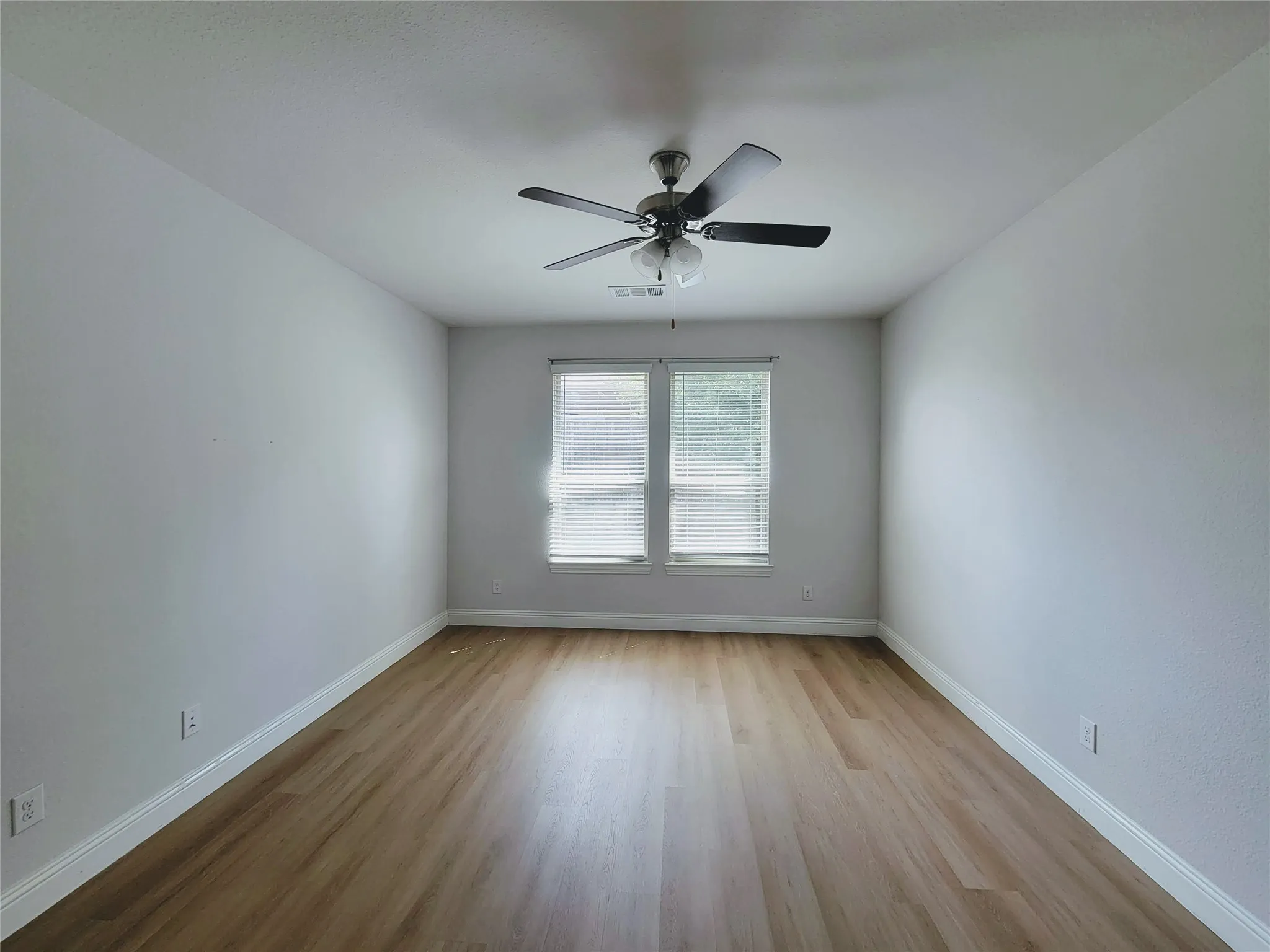 Single Family Residence For Rent in Collin County , 3814 Bastrop Street, Melissa, Texas 75454, 4 Bedroom, 3 Bathroom, 2 Garage spaces, 2,540 Sqft, built in 2018, mls#21375698, Real Estate Agent in Melissa, Homes For Rent in Collin county, Homes For Rent in Melissa, Realtor in Melissa Texas, Real Estate Brokerage Independent Realty Texas, Luminita Cordes Realtor