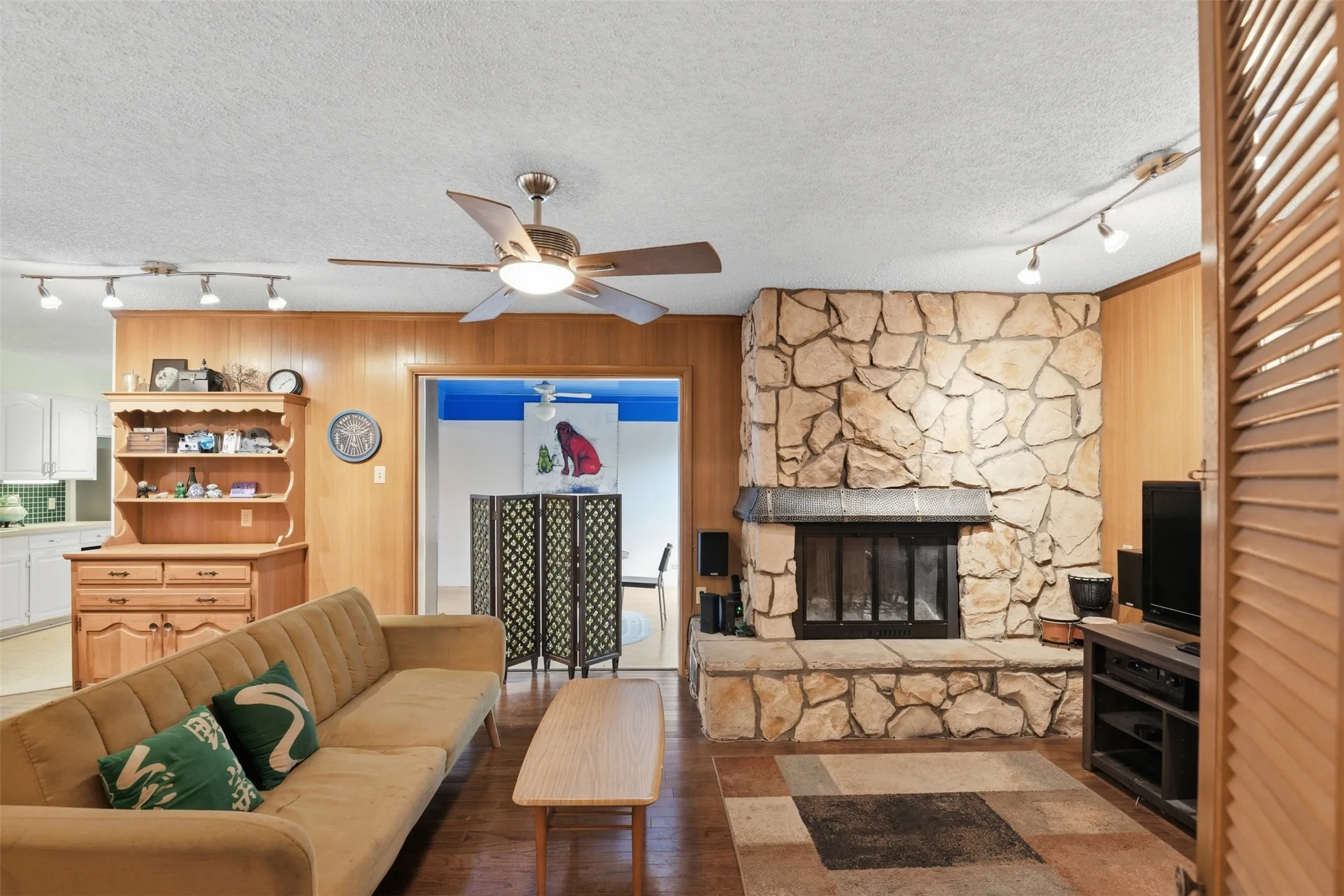 Single Family Residence For Sale in Dallas County , 1545 W Pentagon Parkway, Dallas, Texas 75224, 3 Bedroom, 2 Bathroom, 2 Garage spaces, 1,620 Sqft, built in 1960, mls#21374286, Real Estate Agent in Dallas, Homes For Sale in Dallas county, Homes For Sale in Dallas, Realtor in Dallas Texas, Real Estate Brokerage Independent Realty Texas, Luminita Cordes Realtor