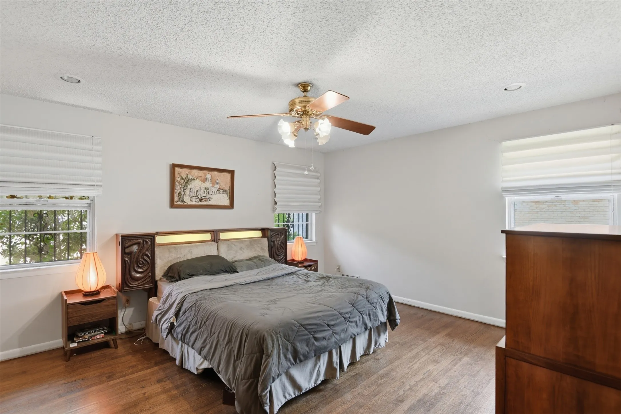 Single Family Residence For Sale in Dallas County , 1545 W Pentagon Parkway, Dallas, Texas 75224, 3 Bedroom, 2 Bathroom, 2 Garage spaces, 1,620 Sqft, built in 1960, mls#21374286, Real Estate Agent in Dallas, Homes For Sale in Dallas county, Homes For Sale in Dallas, Realtor in Dallas Texas, Real Estate Brokerage Independent Realty Texas, Luminita Cordes Realtor