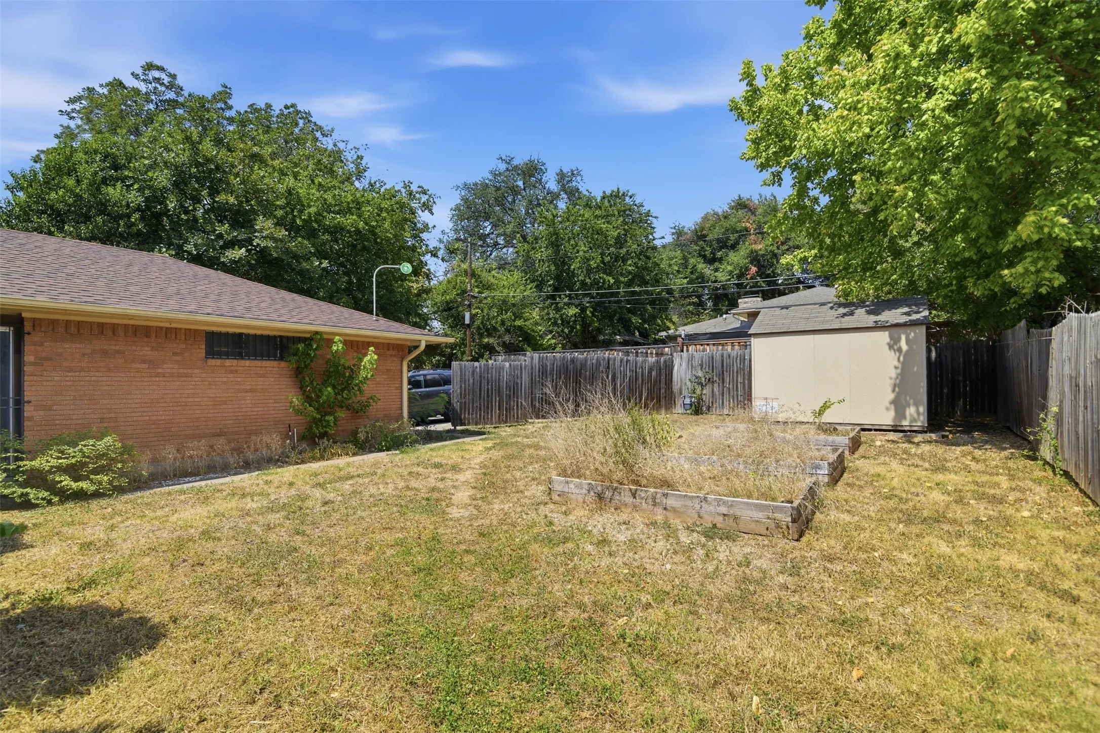 Single Family Residence For Sale in Dallas County , 1545 W Pentagon Parkway, Dallas, Texas 75224, 3 Bedroom, 2 Bathroom, 2 Garage spaces, 1,620 Sqft, built in 1960, mls#21374286, Real Estate Agent in Dallas, Homes For Sale in Dallas county, Homes For Sale in Dallas, Realtor in Dallas Texas, Real Estate Brokerage Independent Realty Texas, Luminita Cordes Realtor