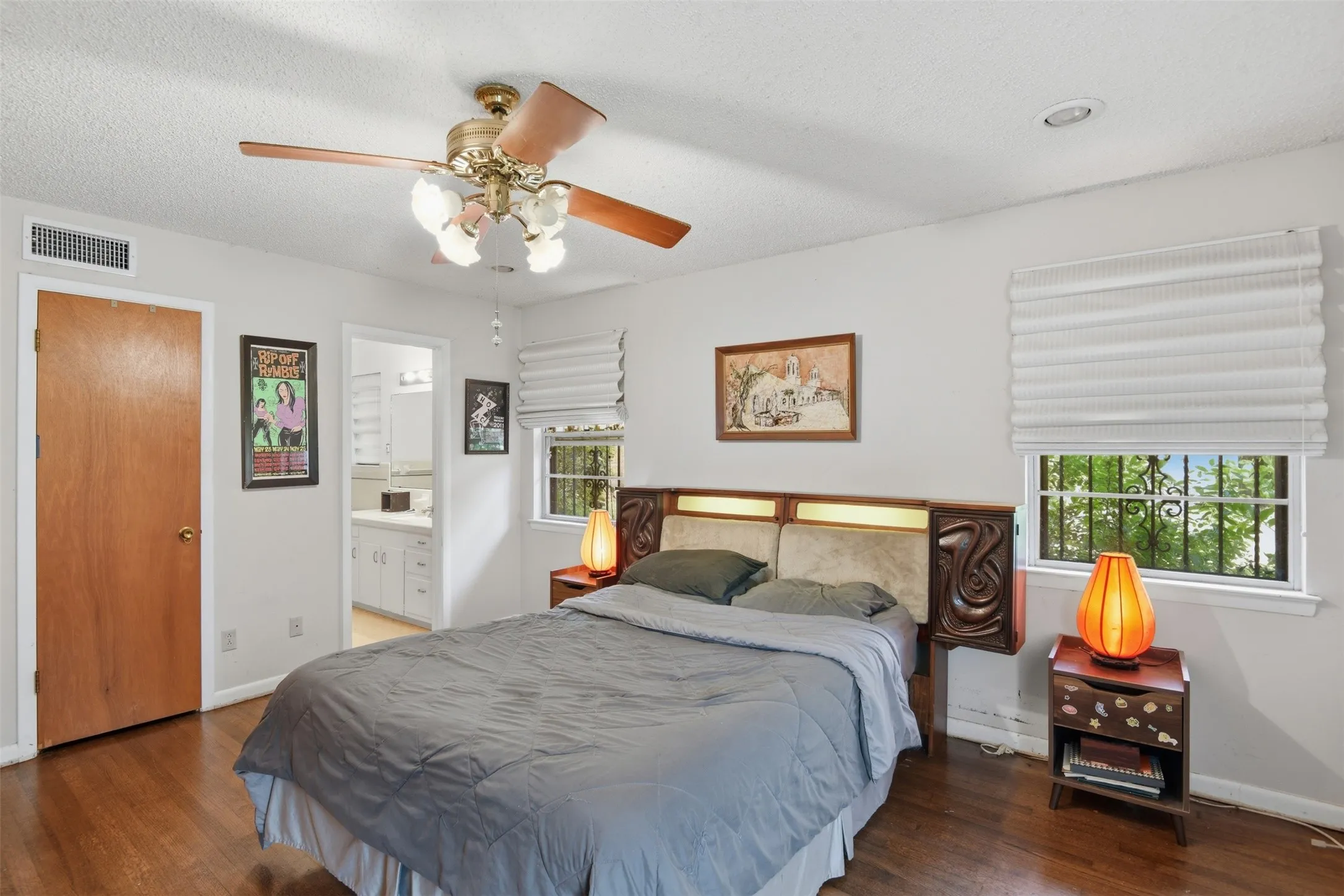 Single Family Residence For Sale in Dallas County , 1545 W Pentagon Parkway, Dallas, Texas 75224, 3 Bedroom, 2 Bathroom, 2 Garage spaces, 1,620 Sqft, built in 1960, mls#21374286, Real Estate Agent in Dallas, Homes For Sale in Dallas county, Homes For Sale in Dallas, Realtor in Dallas Texas, Real Estate Brokerage Independent Realty Texas, Luminita Cordes Realtor