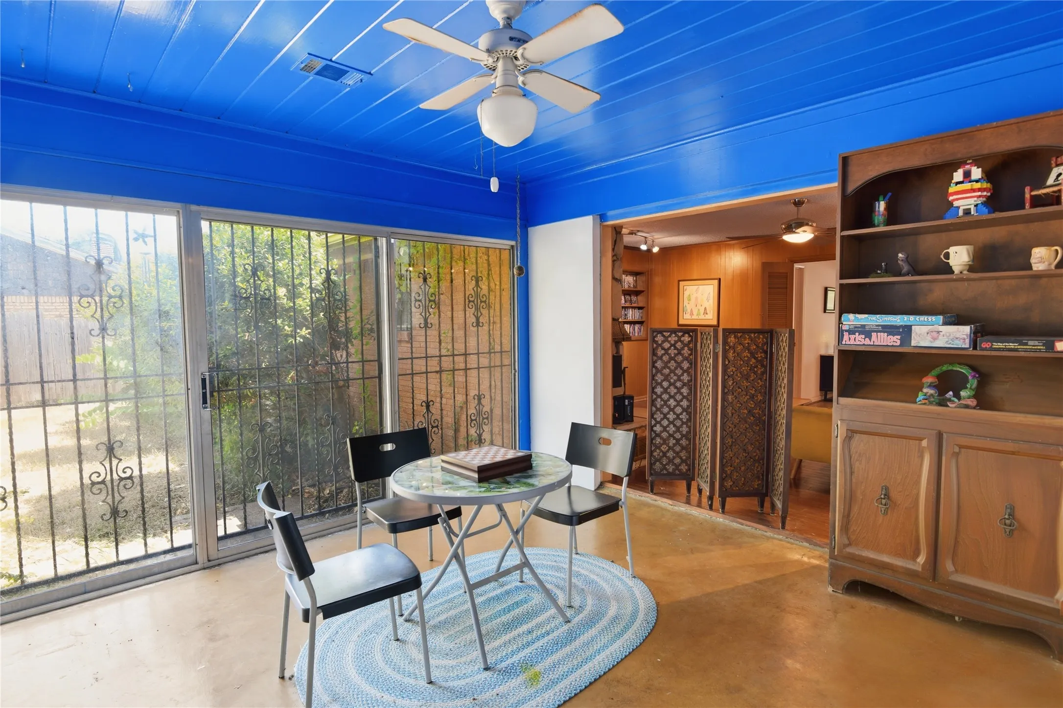 Single Family Residence For Sale in Dallas County , 1545 W Pentagon Parkway, Dallas, Texas 75224, 3 Bedroom, 2 Bathroom, 2 Garage spaces, 1,620 Sqft, built in 1960, mls#21374286, Real Estate Agent in Dallas, Homes For Sale in Dallas county, Homes For Sale in Dallas, Realtor in Dallas Texas, Real Estate Brokerage Independent Realty Texas, Luminita Cordes Realtor