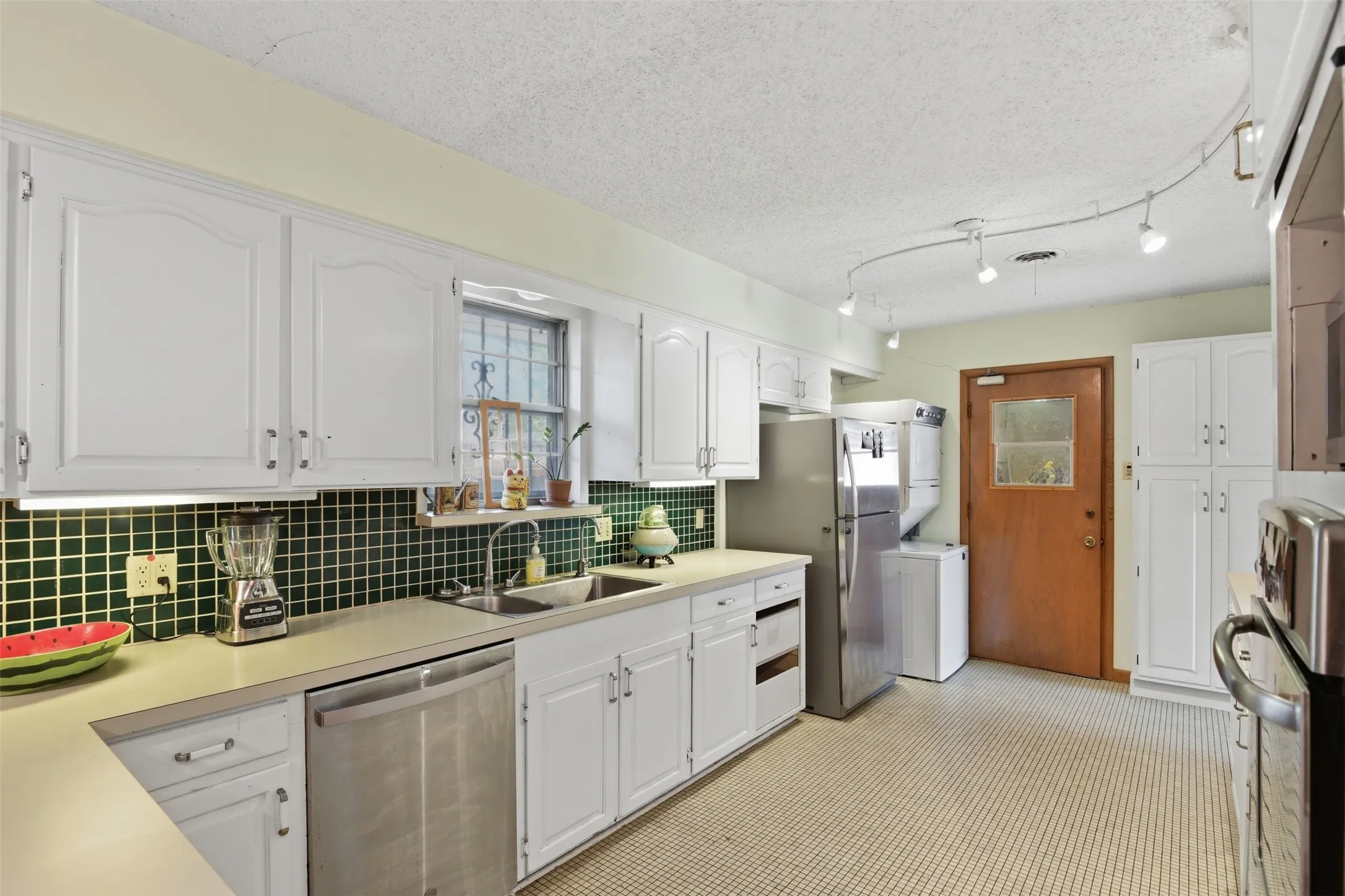 Single Family Residence For Sale in Dallas County , 1545 W Pentagon Parkway, Dallas, Texas 75224, 3 Bedroom, 2 Bathroom, 2 Garage spaces, 1,620 Sqft, built in 1960, mls#21374286, Real Estate Agent in Dallas, Homes For Sale in Dallas county, Homes For Sale in Dallas, Realtor in Dallas Texas, Real Estate Brokerage Independent Realty Texas, Luminita Cordes Realtor