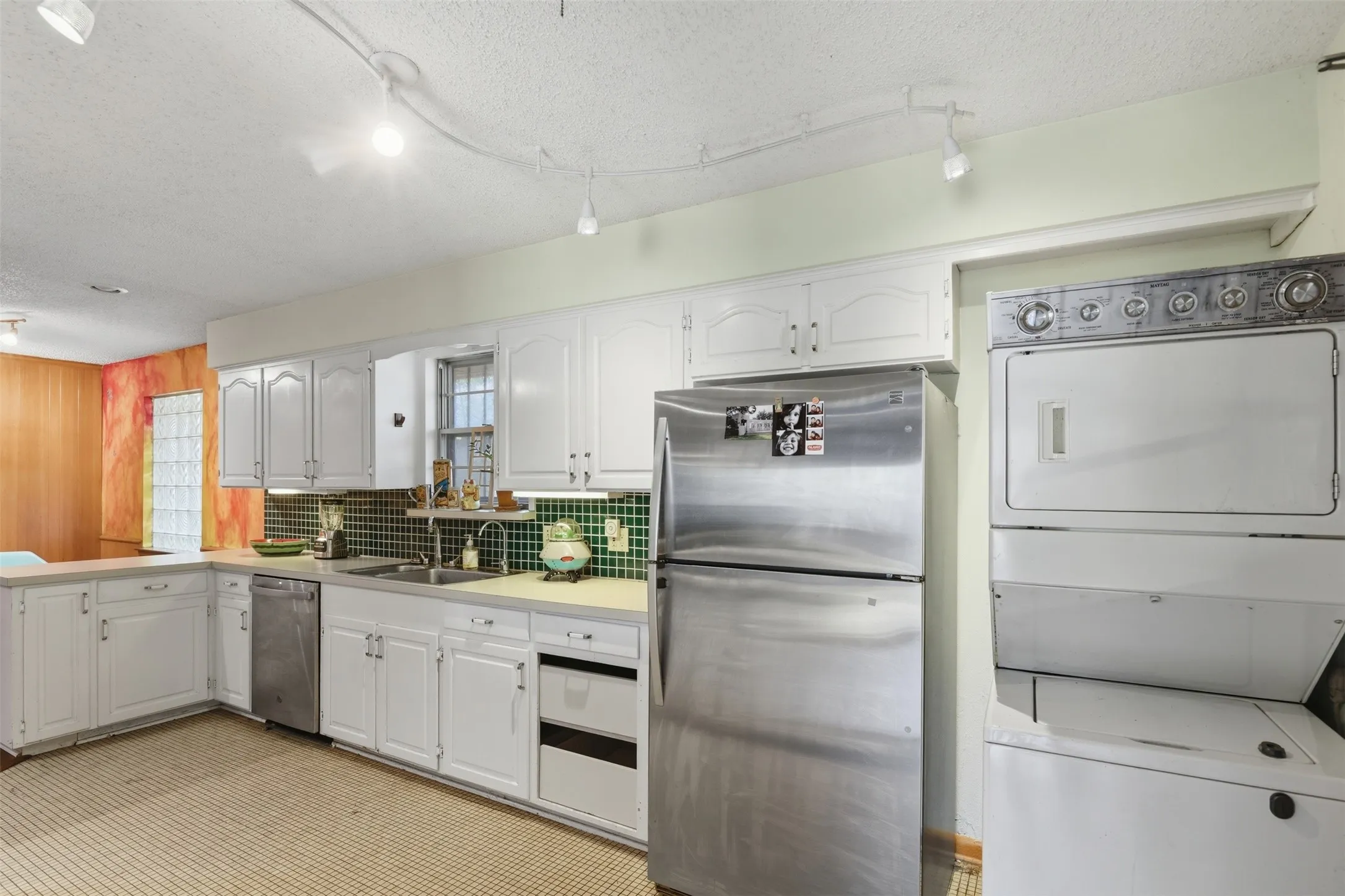 Single Family Residence For Sale in Dallas County , 1545 W Pentagon Parkway, Dallas, Texas 75224, 3 Bedroom, 2 Bathroom, 2 Garage spaces, 1,620 Sqft, built in 1960, mls#21374286, Real Estate Agent in Dallas, Homes For Sale in Dallas county, Homes For Sale in Dallas, Realtor in Dallas Texas, Real Estate Brokerage Independent Realty Texas, Luminita Cordes Realtor