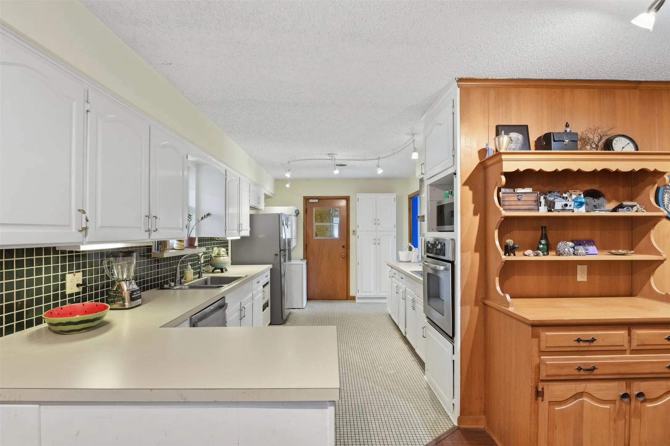 Single Family Residence For Sale in Dallas County , 1545 W Pentagon Parkway, Dallas, Texas 75224, 3 Bedroom, 2 Bathroom, 2 Garage spaces, 1,620 Sqft, built in 1960, mls#21374286, Real Estate Agent in Dallas, Homes For Sale in Dallas county, Homes For Sale in Dallas, Realtor in Dallas Texas, Real Estate Brokerage Independent Realty Texas, Luminita Cordes Realtor