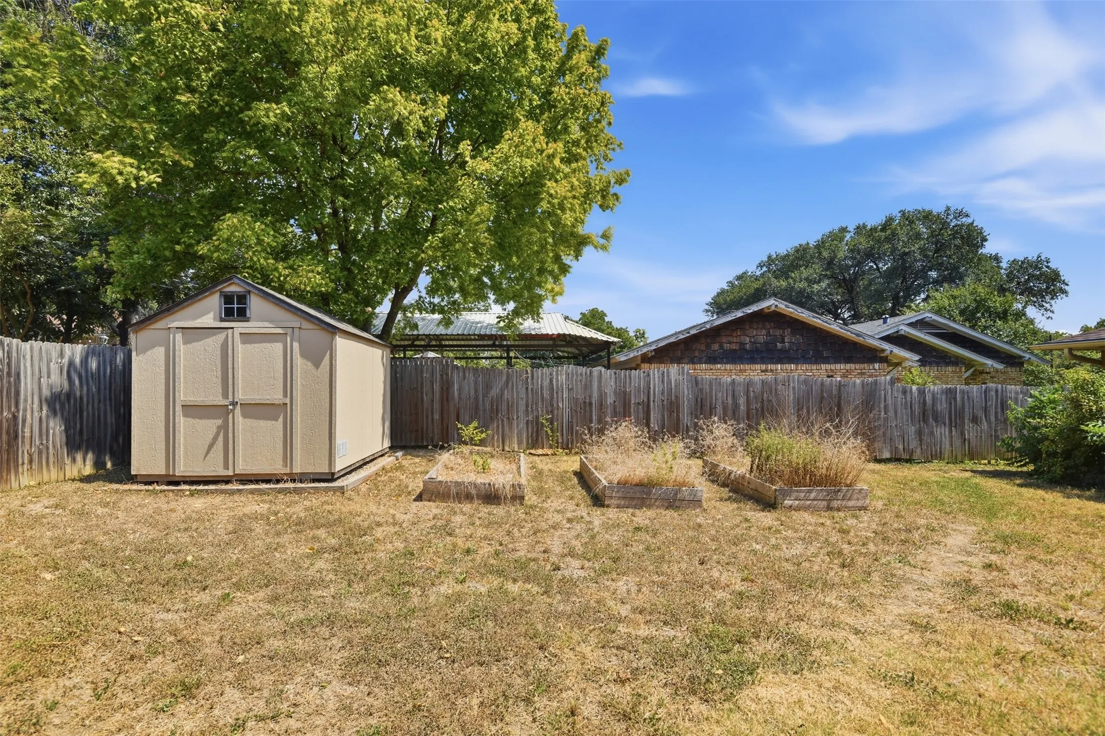 Single Family Residence For Sale in Dallas County , 1545 W Pentagon Parkway, Dallas, Texas 75224, 3 Bedroom, 2 Bathroom, 2 Garage spaces, 1,620 Sqft, built in 1960, mls#21374286, Real Estate Agent in Dallas, Homes For Sale in Dallas county, Homes For Sale in Dallas, Realtor in Dallas Texas, Real Estate Brokerage Independent Realty Texas, Luminita Cordes Realtor