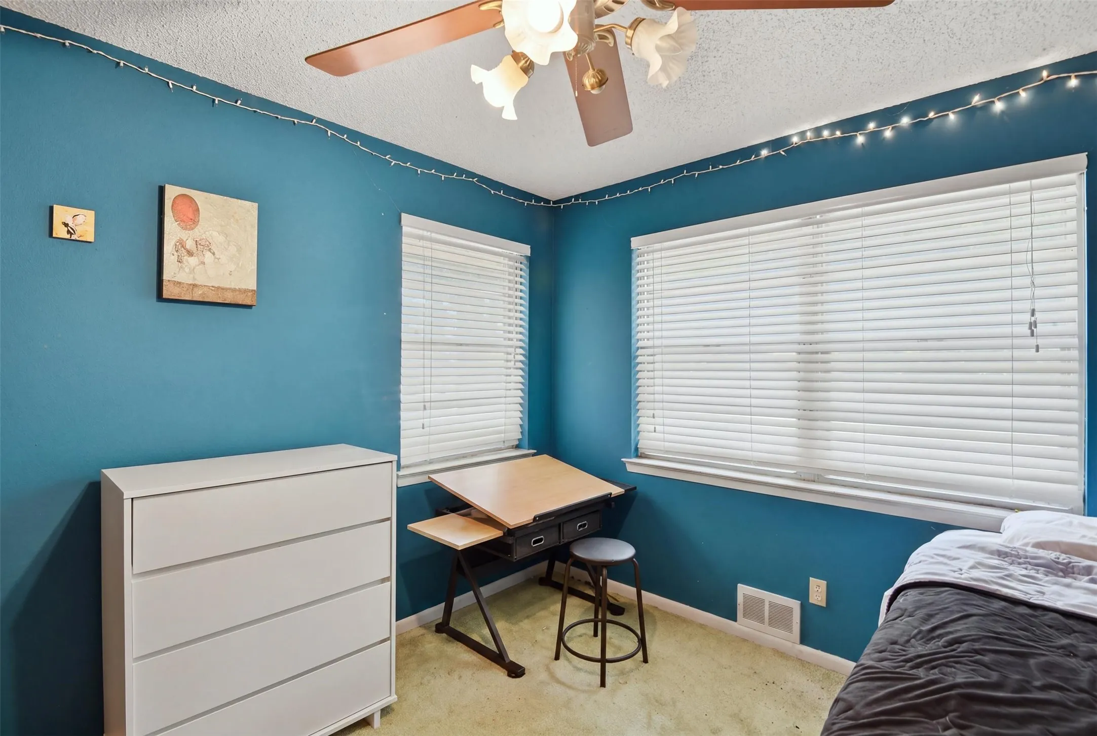 Single Family Residence For Sale in Dallas County , 1545 W Pentagon Parkway, Dallas, Texas 75224, 3 Bedroom, 2 Bathroom, 2 Garage spaces, 1,620 Sqft, built in 1960, mls#21374286, Real Estate Agent in Dallas, Homes For Sale in Dallas county, Homes For Sale in Dallas, Realtor in Dallas Texas, Real Estate Brokerage Independent Realty Texas, Luminita Cordes Realtor
