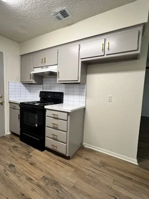 Duplex For Rent in Tarrant County , 1049 Cottonwood Trail, Benbrook, Texas 76126, 2 Bedroom, 2 Bathroom, Garage spaces, 1,100 Sqft, built in 1980, mls#21376107, Real Estate Agent in Benbrook, Homes For Rent in Tarrant county, Homes For Rent in Benbrook, Realtor in Benbrook Texas, Real Estate Brokerage Independent Realty Texas, Luminita Cordes Realtor