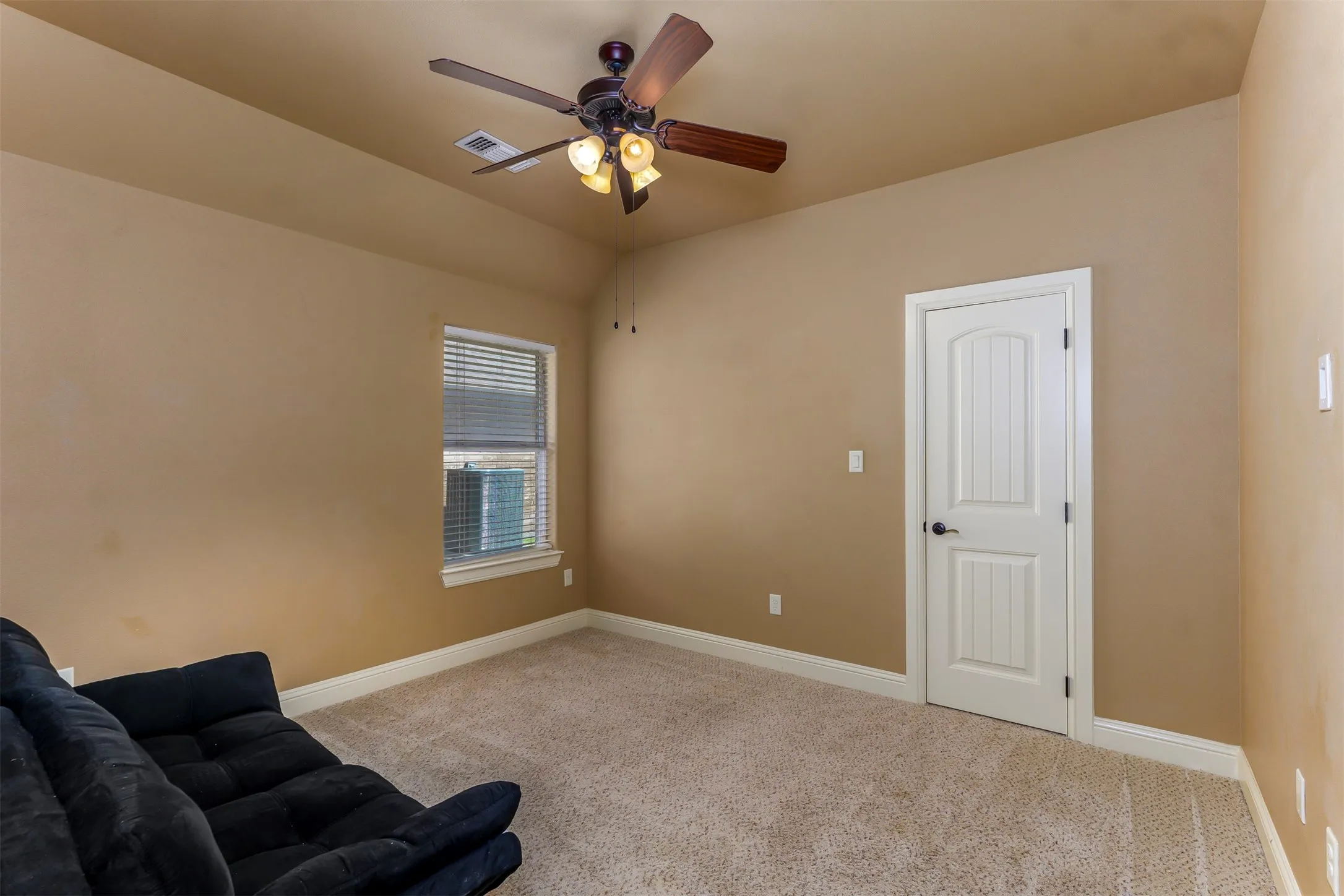 Single Family Residence For Sale in Hood County , 3224 Ferry Boat Lane, Granbury, Texas 76049, 4 Bedroom, 3 Bathroom, 2 Garage spaces, 2,372 Sqft, built in 2011, mls#21376111, Real Estate Agent in Granbury, Homes For Sale in Hood county, Homes For Sale in Granbury, Realtor in Granbury Texas, Real Estate Brokerage Independent Realty Texas, Luminita Cordes Realtor