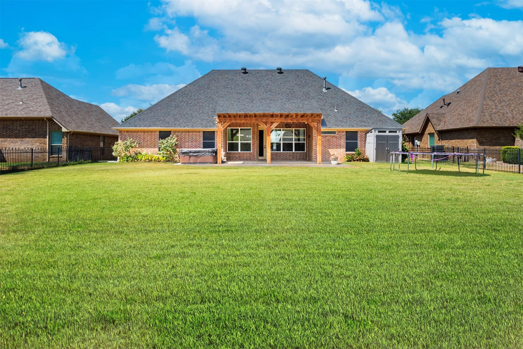 Single Family Residence For Sale in Hood County , 3224 Ferry Boat Lane, Granbury, Texas 76049, 4 Bedroom, 3 Bathroom, 2 Garage spaces, 2,372 Sqft, built in 2011, mls#21376111, Real Estate Agent in Granbury, Homes For Sale in Hood county, Homes For Sale in Granbury, Realtor in Granbury Texas, Real Estate Brokerage Independent Realty Texas, Luminita Cordes Realtor