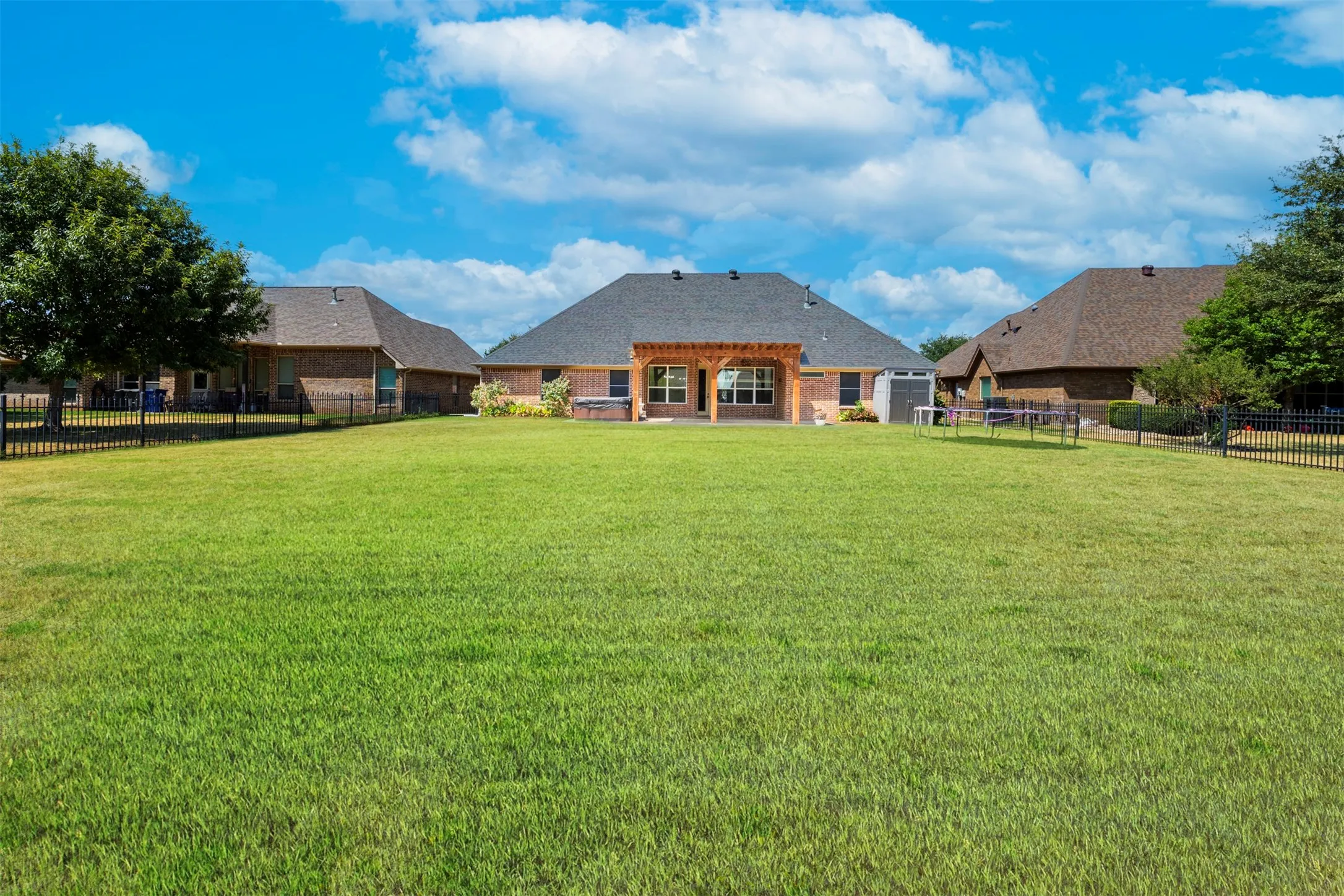 Single Family Residence For Sale in Hood County , 3224 Ferry Boat Lane, Granbury, Texas 76049, 4 Bedroom, 3 Bathroom, 2 Garage spaces, 2,372 Sqft, built in 2011, mls#21376111, Real Estate Agent in Granbury, Homes For Sale in Hood county, Homes For Sale in Granbury, Realtor in Granbury Texas, Real Estate Brokerage Independent Realty Texas, Luminita Cordes Realtor