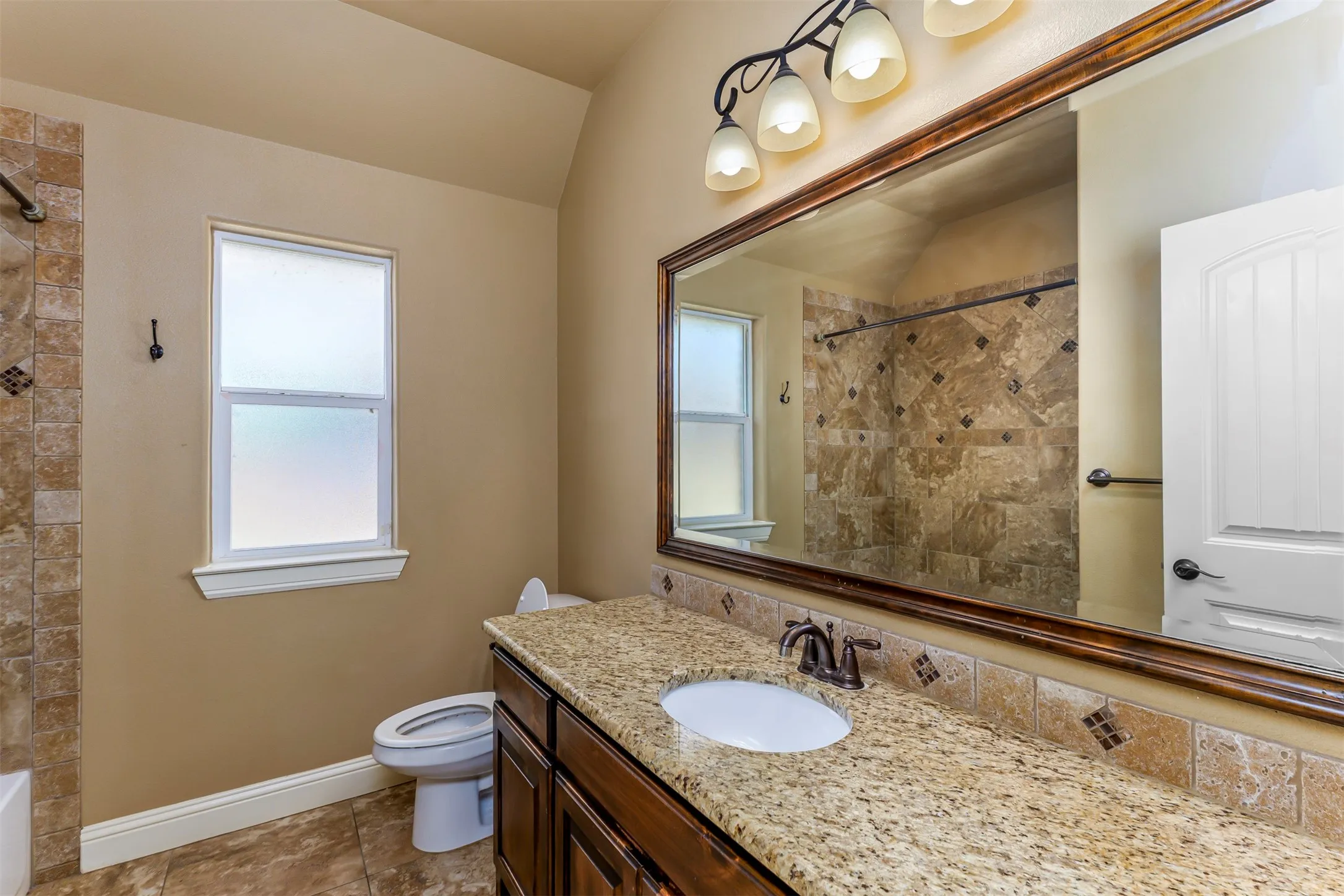 Single Family Residence For Sale in Hood County , 3224 Ferry Boat Lane, Granbury, Texas 76049, 4 Bedroom, 3 Bathroom, 2 Garage spaces, 2,372 Sqft, built in 2011, mls#21376111, Real Estate Agent in Granbury, Homes For Sale in Hood county, Homes For Sale in Granbury, Realtor in Granbury Texas, Real Estate Brokerage Independent Realty Texas, Luminita Cordes Realtor