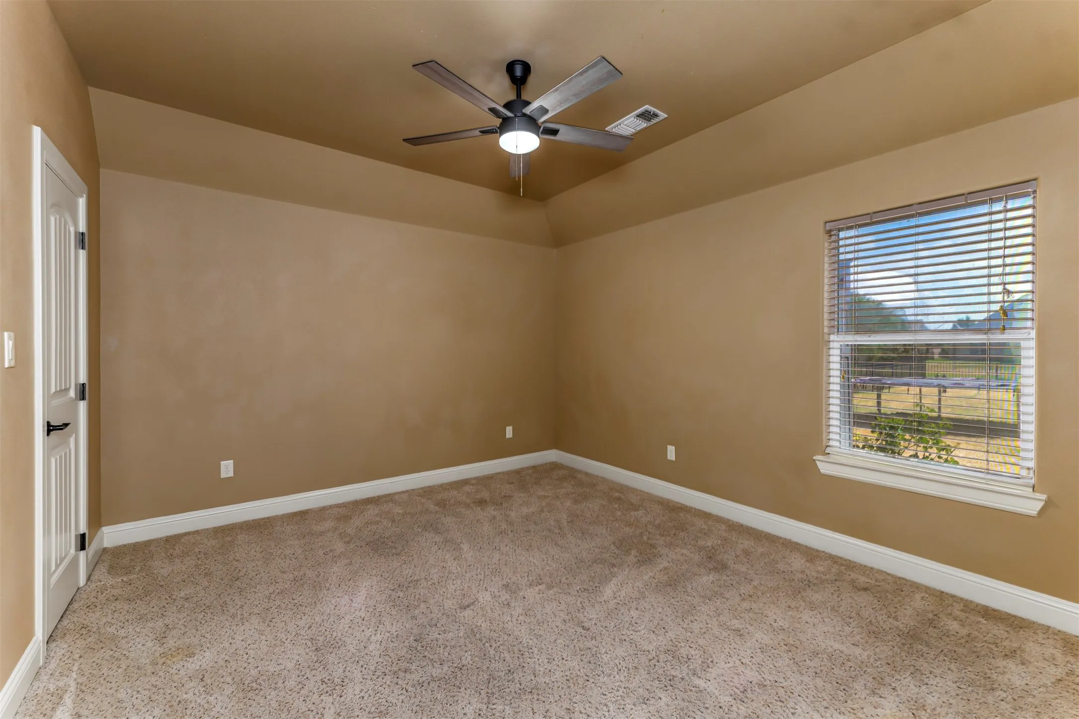 Single Family Residence For Sale in Hood County , 3224 Ferry Boat Lane, Granbury, Texas 76049, 4 Bedroom, 3 Bathroom, 2 Garage spaces, 2,372 Sqft, built in 2011, mls#21376111, Real Estate Agent in Granbury, Homes For Sale in Hood county, Homes For Sale in Granbury, Realtor in Granbury Texas, Real Estate Brokerage Independent Realty Texas, Luminita Cordes Realtor
