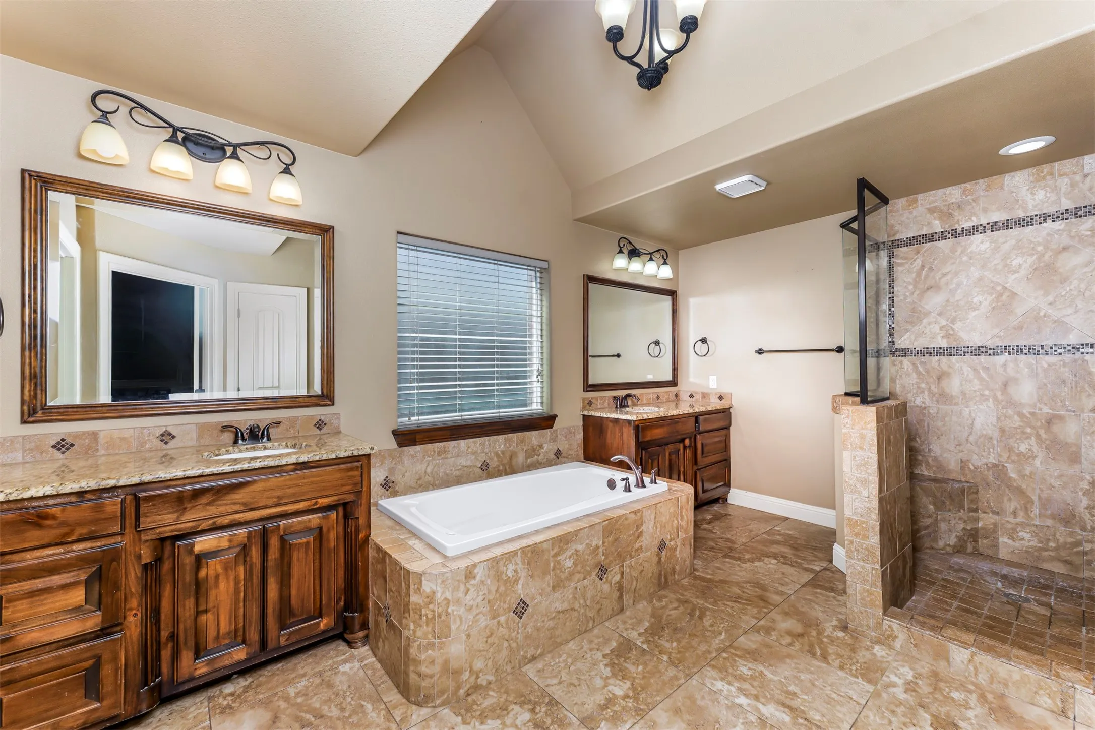 Single Family Residence For Sale in Hood County , 3224 Ferry Boat Lane, Granbury, Texas 76049, 4 Bedroom, 3 Bathroom, 2 Garage spaces, 2,372 Sqft, built in 2011, mls#21376111, Real Estate Agent in Granbury, Homes For Sale in Hood county, Homes For Sale in Granbury, Realtor in Granbury Texas, Real Estate Brokerage Independent Realty Texas, Luminita Cordes Realtor