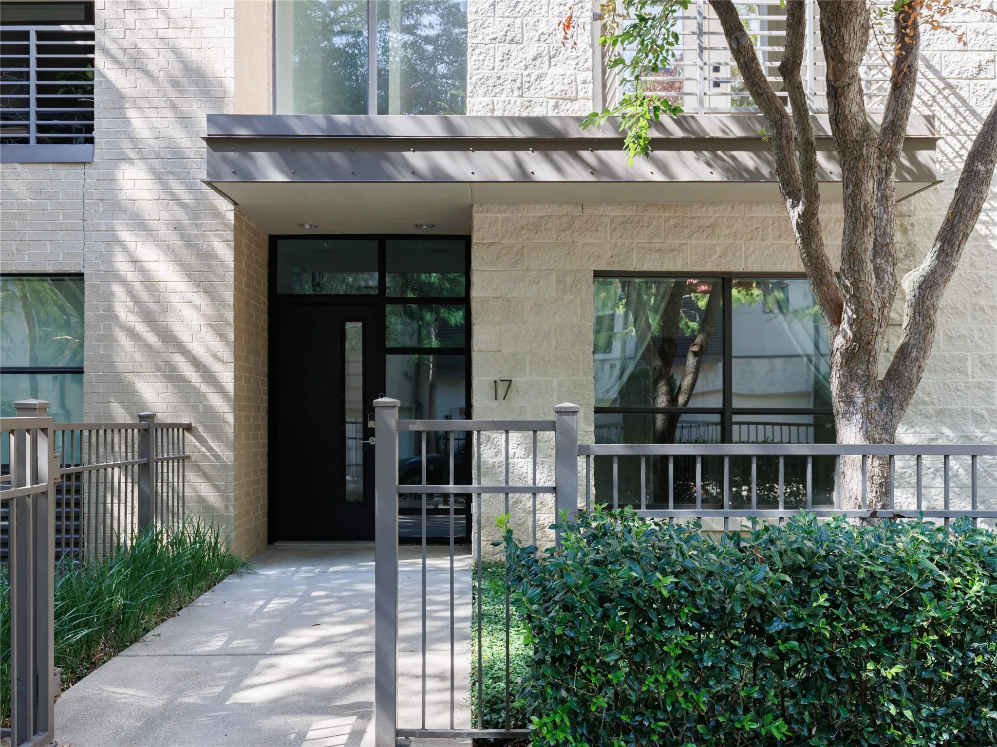 Townhouse For Rent in Dallas County , 4111 Newton Avenue 17, Dallas, Texas 75219, 2 Bedroom, 3 Bathroom, 2 Garage spaces, 2,031 Sqft, built in 2007, mls#21374466, Real Estate Agent in Dallas, Homes For Rent in Dallas county, Homes For Rent in Dallas, Realtor in Dallas Texas, Real Estate Brokerage Independent Realty Texas, Luminita Cordes Realtor