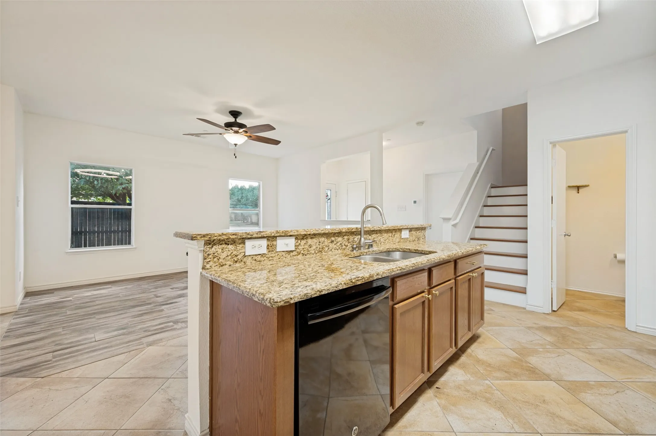 Single Family Residence For Sale in Denton County , 5900 Stone Mountain, The Colony, Texas 75056, 3 Bedroom, 3 Bathroom, 2 Garage spaces, 1,806 Sqft, built in 2008, mls#21371788, Real Estate Agent in The Colony, Homes For Sale in Denton county, Homes For Sale in The Colony, Realtor in The Colony Texas, Real Estate Brokerage Independent Realty Texas, Luminita Cordes Realtor