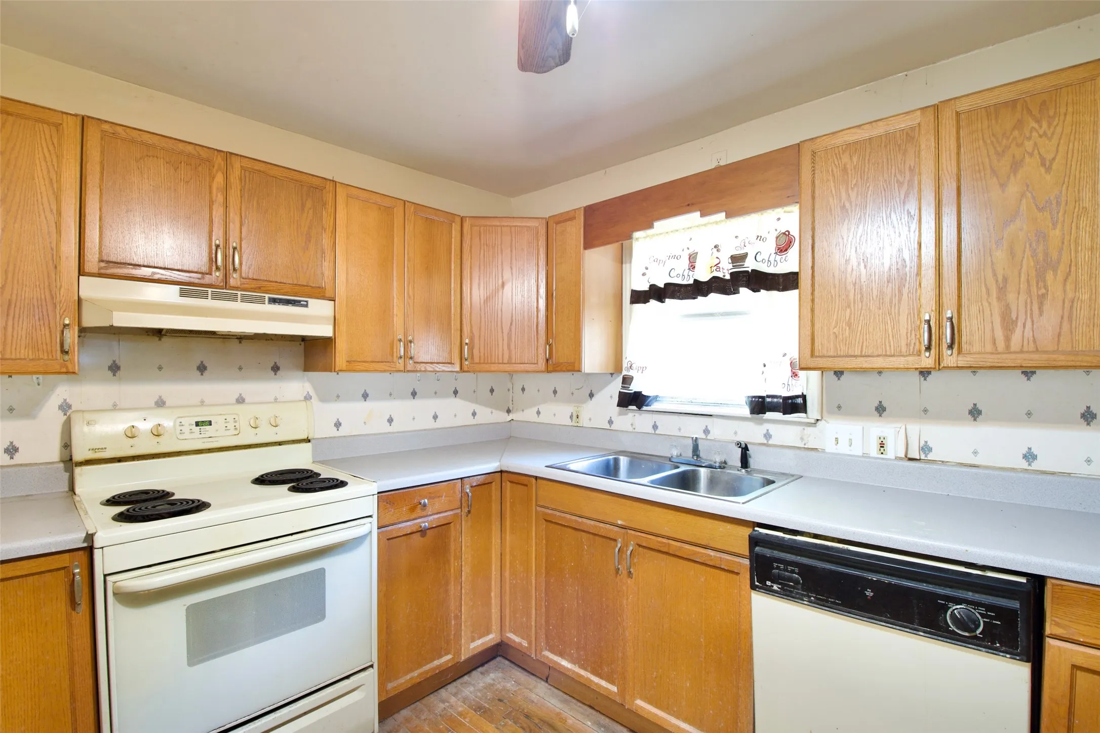 Single Family Residence For Sale in Coryell County , 129 E FM 931, Gatesville, Texas 76528, 3 Bedroom, 2 Bathroom, Garage spaces, 1,256 Sqft, built in 1967, mls#21374026, Real Estate Agent in Gatesville, Homes For Sale in Coryell county, Homes For Sale in Gatesville, Realtor in Gatesville Texas, Real Estate Brokerage Independent Realty Texas, Luminita Cordes Realtor