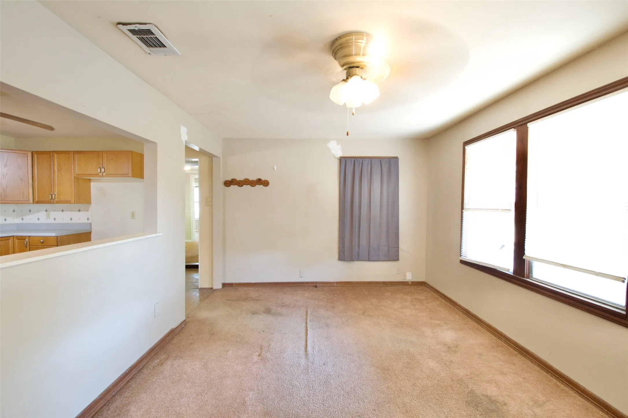 Single Family Residence For Sale in Coryell County , 129 E FM 931, Gatesville, Texas 76528, 3 Bedroom, 2 Bathroom, Garage spaces, 1,256 Sqft, built in 1967, mls#21374026, Real Estate Agent in Gatesville, Homes For Sale in Coryell county, Homes For Sale in Gatesville, Realtor in Gatesville Texas, Real Estate Brokerage Independent Realty Texas, Luminita Cordes Realtor
