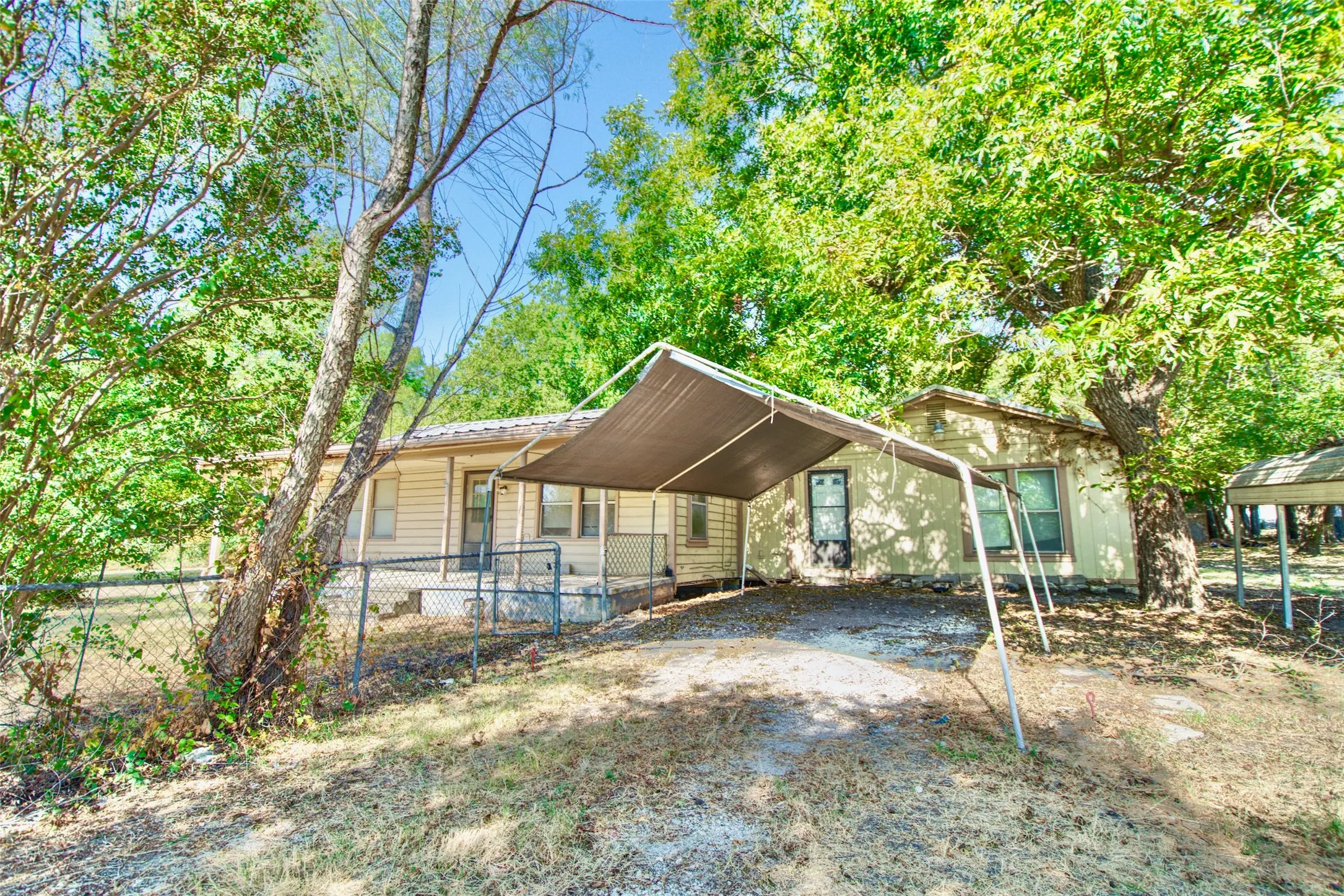 Single Family Residence For Sale in Coryell County , 129 E FM 931, Gatesville, Texas 76528, 3 Bedroom, 2 Bathroom, Garage spaces, 1,256 Sqft, built in 1967, mls#21374026, Real Estate Agent in Gatesville, Homes For Sale in Coryell county, Homes For Sale in Gatesville, Realtor in Gatesville Texas, Real Estate Brokerage Independent Realty Texas, Luminita Cordes Realtor