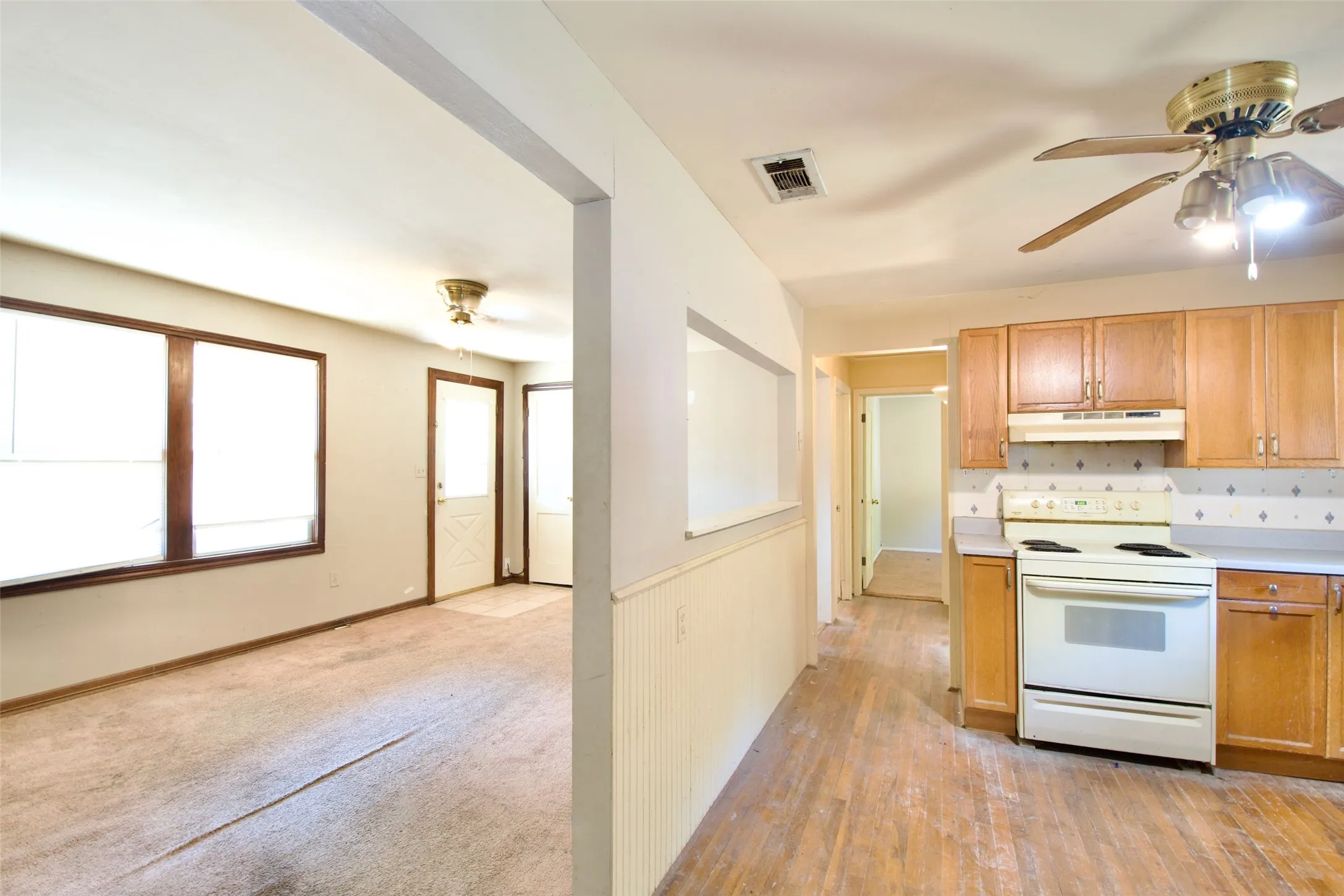Single Family Residence For Sale in Coryell County , 129 E FM 931, Gatesville, Texas 76528, 3 Bedroom, 2 Bathroom, Garage spaces, 1,256 Sqft, built in 1967, mls#21374026, Real Estate Agent in Gatesville, Homes For Sale in Coryell county, Homes For Sale in Gatesville, Realtor in Gatesville Texas, Real Estate Brokerage Independent Realty Texas, Luminita Cordes Realtor