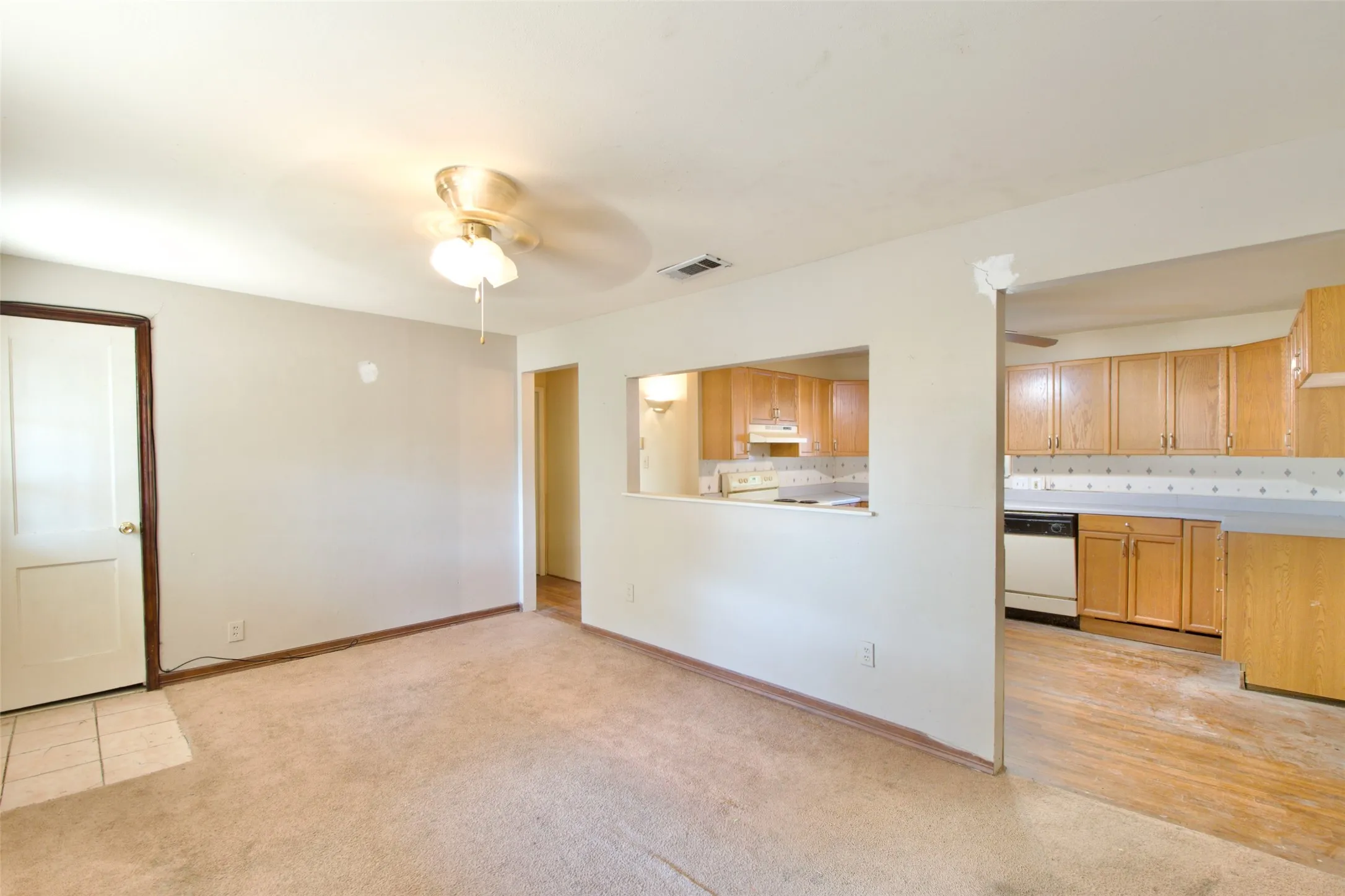 Single Family Residence For Sale in Coryell County , 129 E FM 931, Gatesville, Texas 76528, 3 Bedroom, 2 Bathroom, Garage spaces, 1,256 Sqft, built in 1967, mls#21374026, Real Estate Agent in Gatesville, Homes For Sale in Coryell county, Homes For Sale in Gatesville, Realtor in Gatesville Texas, Real Estate Brokerage Independent Realty Texas, Luminita Cordes Realtor