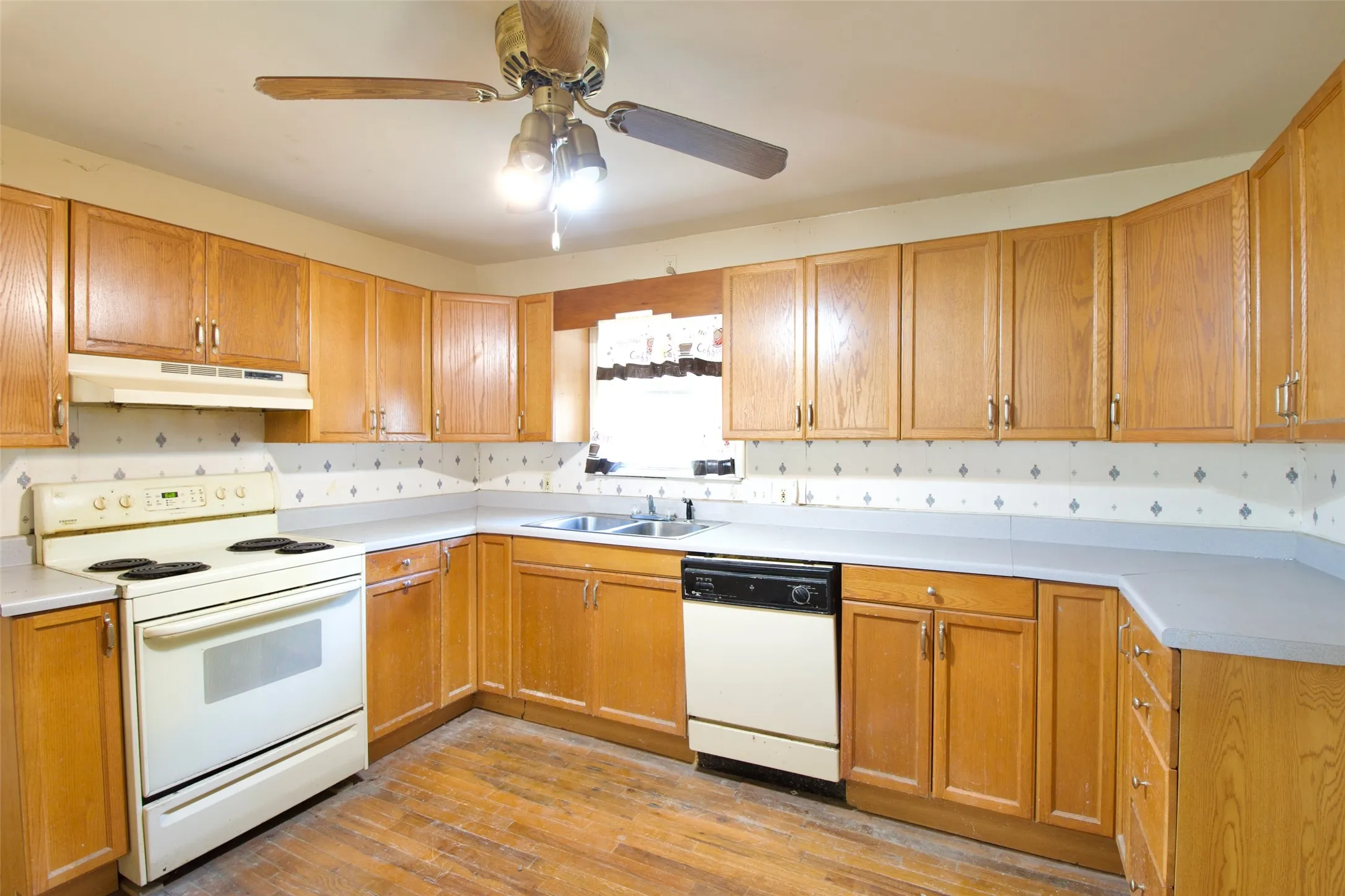 Single Family Residence For Sale in Coryell County , 129 E FM 931, Gatesville, Texas 76528, 3 Bedroom, 2 Bathroom, Garage spaces, 1,256 Sqft, built in 1967, mls#21374026, Real Estate Agent in Gatesville, Homes For Sale in Coryell county, Homes For Sale in Gatesville, Realtor in Gatesville Texas, Real Estate Brokerage Independent Realty Texas, Luminita Cordes Realtor
