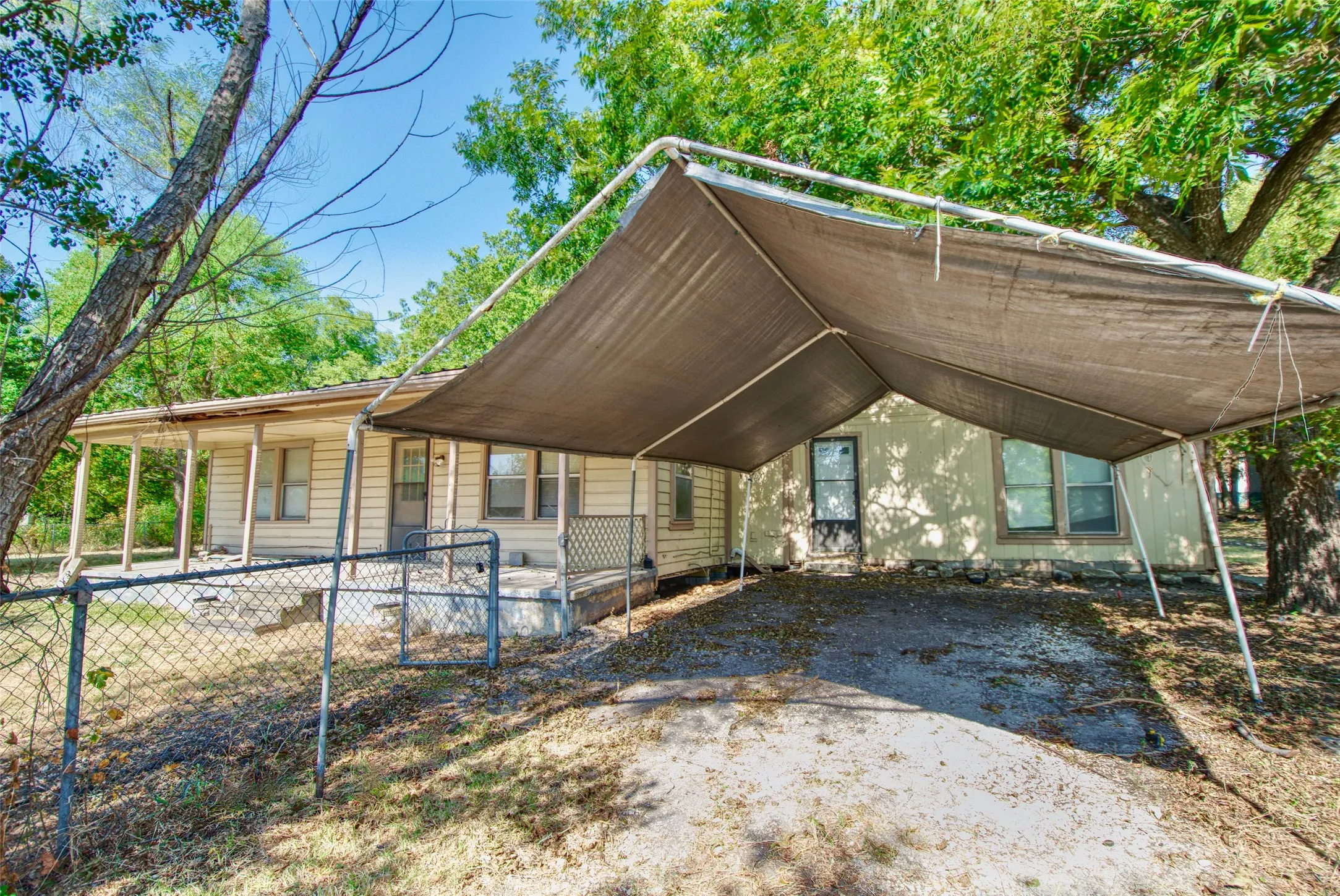 Single Family Residence For Sale in Coryell County , 129 E FM 931, Gatesville, Texas 76528, 3 Bedroom, 2 Bathroom, Garage spaces, 1,256 Sqft, built in 1967, mls#21374026, Real Estate Agent in Gatesville, Homes For Sale in Coryell county, Homes For Sale in Gatesville, Realtor in Gatesville Texas, Real Estate Brokerage Independent Realty Texas, Luminita Cordes Realtor