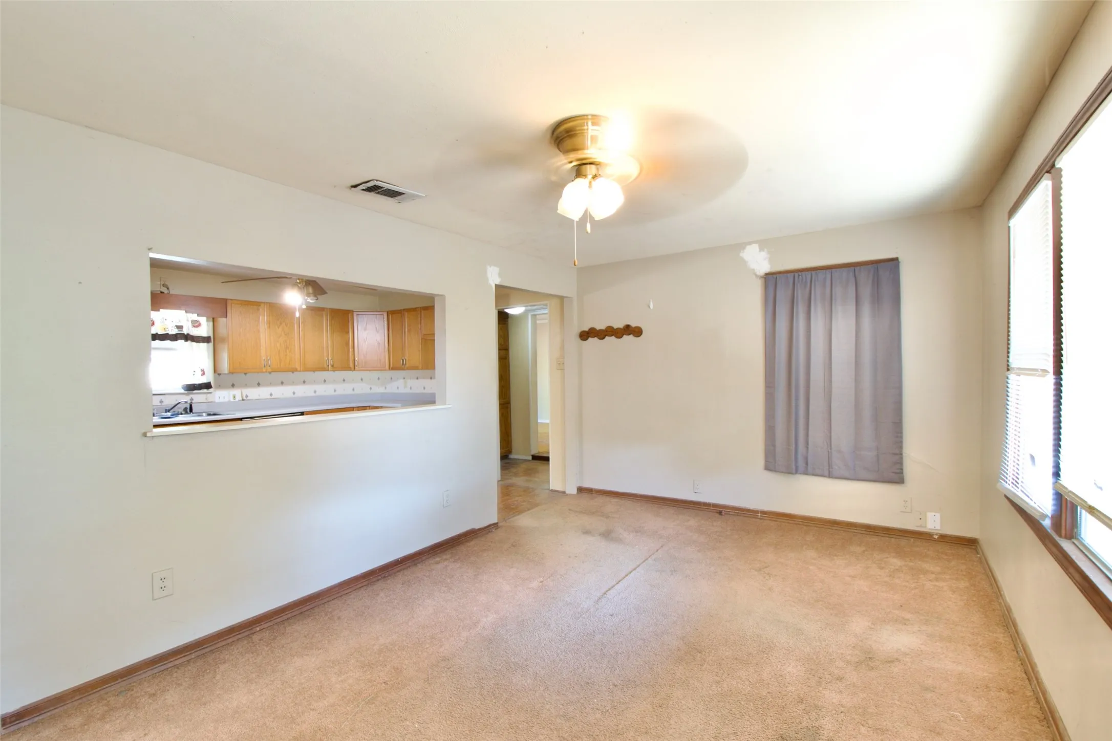 Single Family Residence For Sale in Coryell County , 129 E FM 931, Gatesville, Texas 76528, 3 Bedroom, 2 Bathroom, Garage spaces, 1,256 Sqft, built in 1967, mls#21374026, Real Estate Agent in Gatesville, Homes For Sale in Coryell county, Homes For Sale in Gatesville, Realtor in Gatesville Texas, Real Estate Brokerage Independent Realty Texas, Luminita Cordes Realtor
