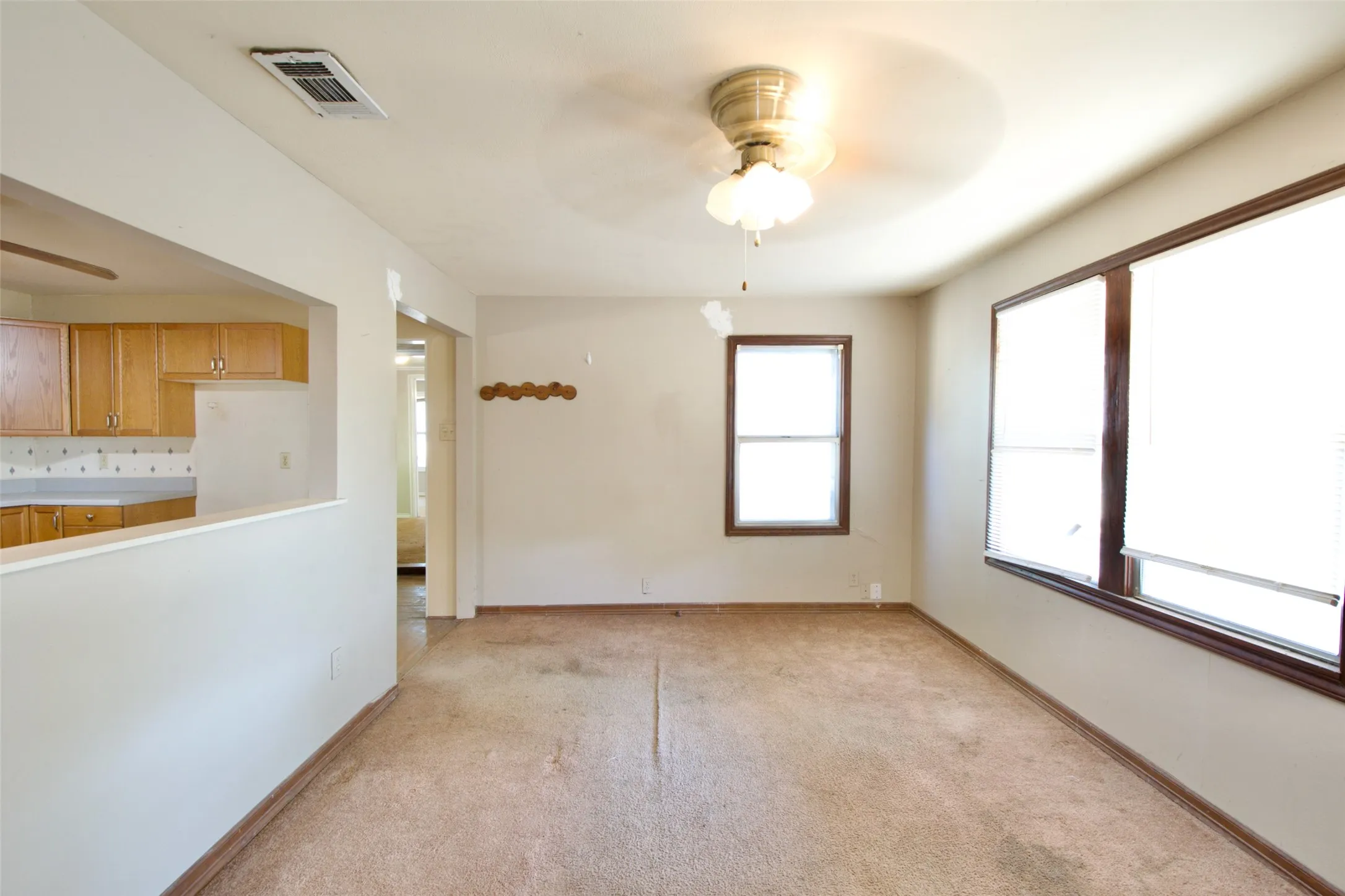 Single Family Residence For Sale in Coryell County , 129 E FM 931, Gatesville, Texas 76528, 3 Bedroom, 2 Bathroom, Garage spaces, 1,256 Sqft, built in 1967, mls#21374026, Real Estate Agent in Gatesville, Homes For Sale in Coryell county, Homes For Sale in Gatesville, Realtor in Gatesville Texas, Real Estate Brokerage Independent Realty Texas, Luminita Cordes Realtor