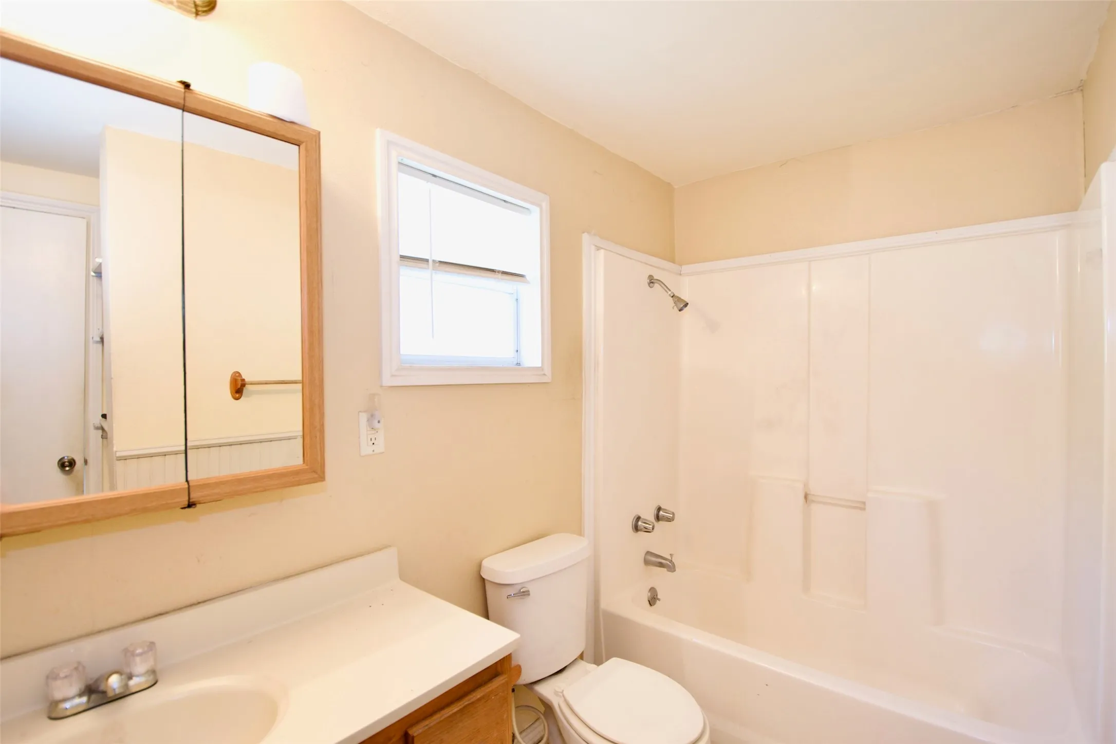 Single Family Residence For Sale in Coryell County , 129 E FM 931, Gatesville, Texas 76528, 3 Bedroom, 2 Bathroom, Garage spaces, 1,256 Sqft, built in 1967, mls#21374026, Real Estate Agent in Gatesville, Homes For Sale in Coryell county, Homes For Sale in Gatesville, Realtor in Gatesville Texas, Real Estate Brokerage Independent Realty Texas, Luminita Cordes Realtor