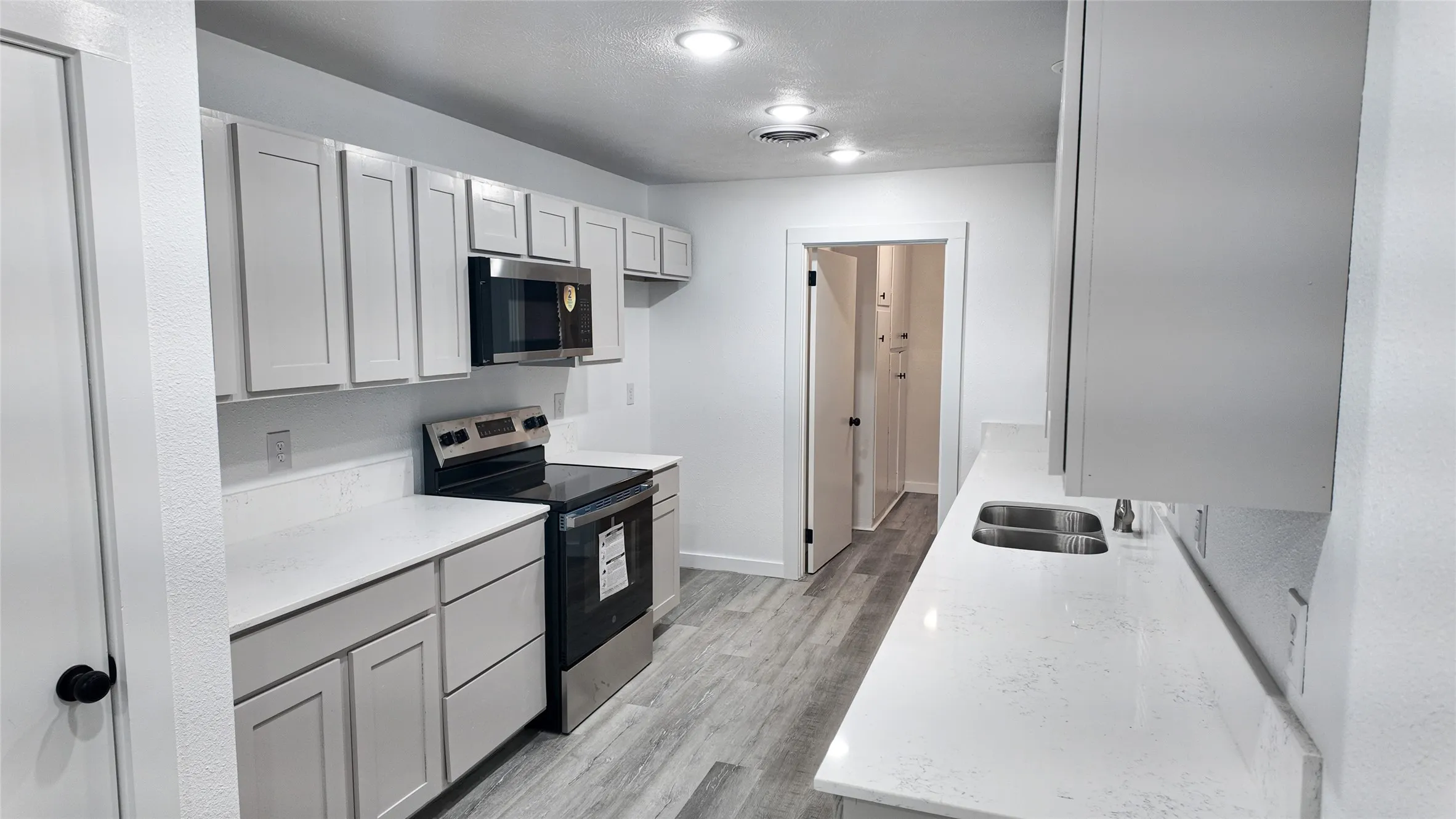 Single Family Residence For Sale in Bowie County , 103 W 1st Street, Hooks, Texas 75561, 3 Bedroom, 2 Bathroom, 2 Garage spaces, 1,992 Sqft, built in 1963, mls#21375425, Real Estate Agent in Hooks, Homes For Sale in Bowie county, Homes For Sale in Hooks, Realtor in Hooks Texas, Real Estate Brokerage Independent Realty Texas, Luminita Cordes Realtor