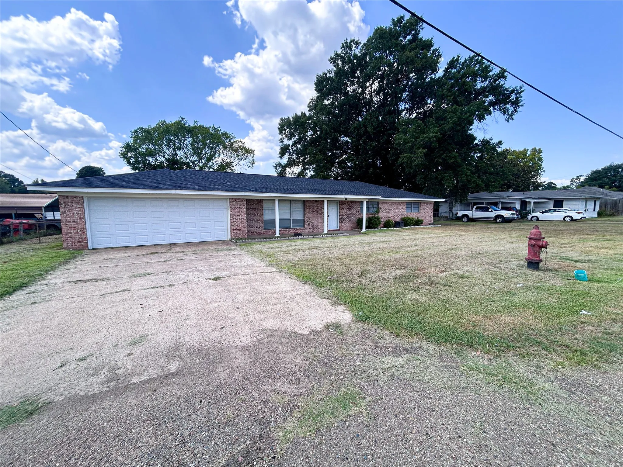 Single Family Residence For Sale in Bowie County , 103 W 1st Street, Hooks, Texas 75561, 3 Bedroom, 2 Bathroom, 2 Garage spaces, 1,992 Sqft, built in 1963, mls#21375425, Real Estate Agent in Hooks, Homes For Sale in Bowie county, Homes For Sale in Hooks, Realtor in Hooks Texas, Real Estate Brokerage Independent Realty Texas, Luminita Cordes Realtor