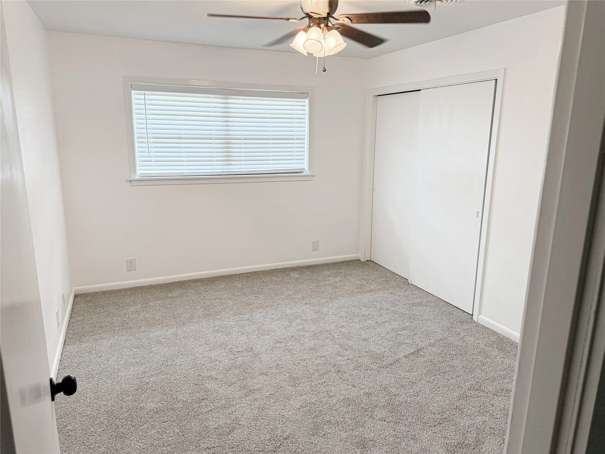 Single Family Residence For Sale in Bowie County , 103 W 1st Street, Hooks, Texas 75561, 3 Bedroom, 2 Bathroom, 2 Garage spaces, 1,992 Sqft, built in 1963, mls#21375425, Real Estate Agent in Hooks, Homes For Sale in Bowie county, Homes For Sale in Hooks, Realtor in Hooks Texas, Real Estate Brokerage Independent Realty Texas, Luminita Cordes Realtor