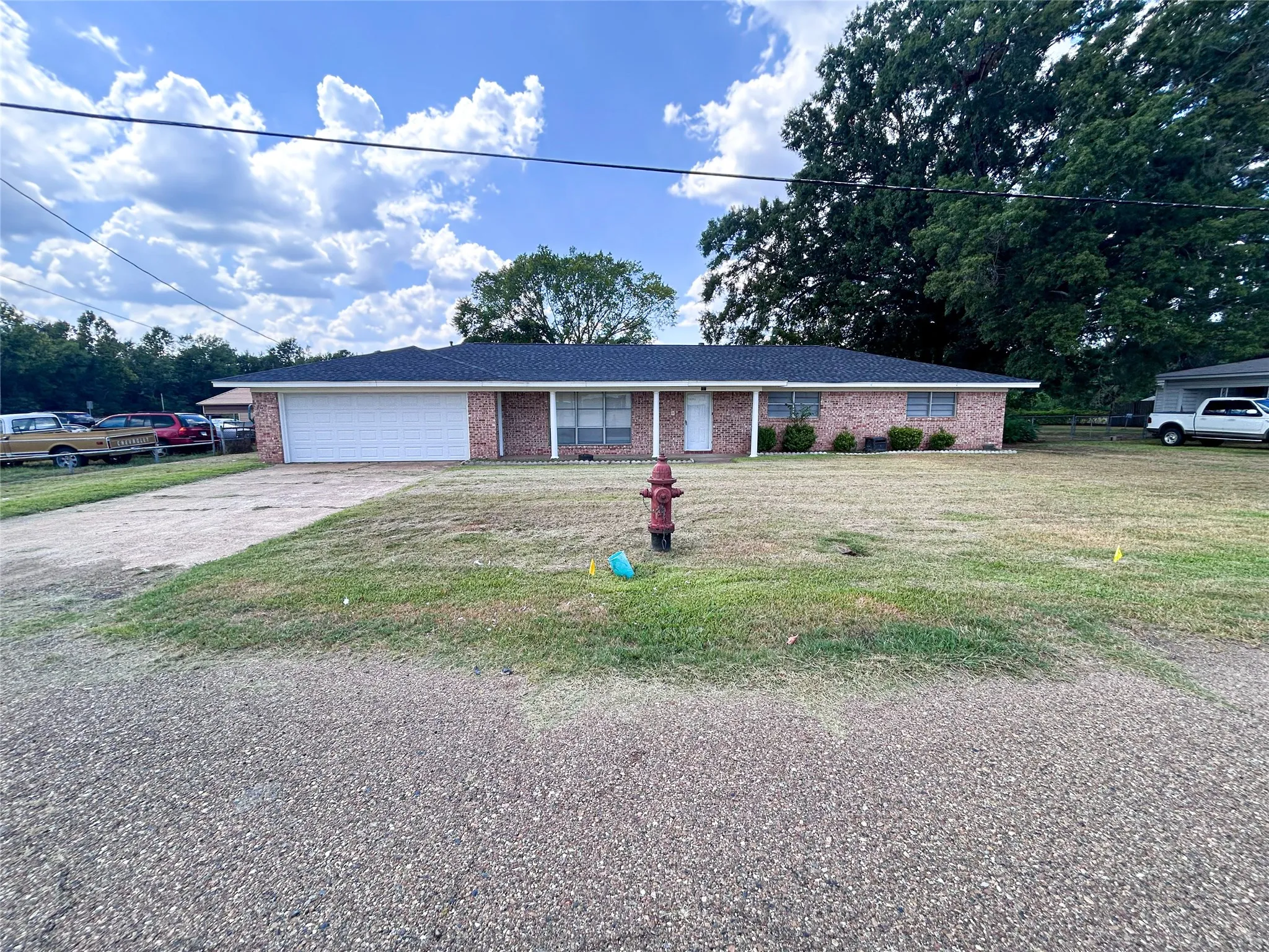 Single Family Residence For Sale in Bowie County , 103 W 1st Street, Hooks, Texas 75561, 3 Bedroom, 2 Bathroom, 2 Garage spaces, 1,992 Sqft, built in 1963, mls#21375425, Real Estate Agent in Hooks, Homes For Sale in Bowie county, Homes For Sale in Hooks, Realtor in Hooks Texas, Real Estate Brokerage Independent Realty Texas, Luminita Cordes Realtor
