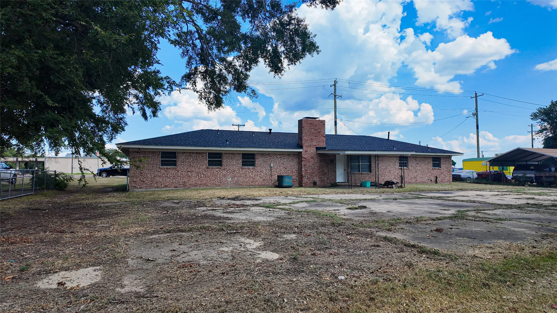 Single Family Residence For Sale in Bowie County , 103 W 1st Street, Hooks, Texas 75561, 3 Bedroom, 2 Bathroom, 2 Garage spaces, 1,992 Sqft, built in 1963, mls#21375425, Real Estate Agent in Hooks, Homes For Sale in Bowie county, Homes For Sale in Hooks, Realtor in Hooks Texas, Real Estate Brokerage Independent Realty Texas, Luminita Cordes Realtor