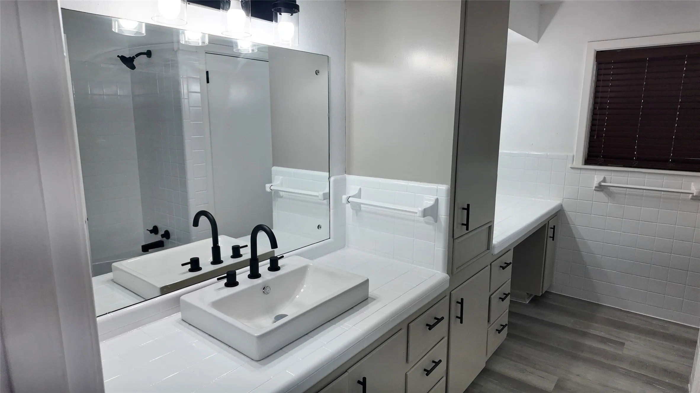 Single Family Residence For Sale in Bowie County , 103 W 1st Street, Hooks, Texas 75561, 3 Bedroom, 2 Bathroom, 2 Garage spaces, 1,992 Sqft, built in 1963, mls#21375425, Real Estate Agent in Hooks, Homes For Sale in Bowie county, Homes For Sale in Hooks, Realtor in Hooks Texas, Real Estate Brokerage Independent Realty Texas, Luminita Cordes Realtor