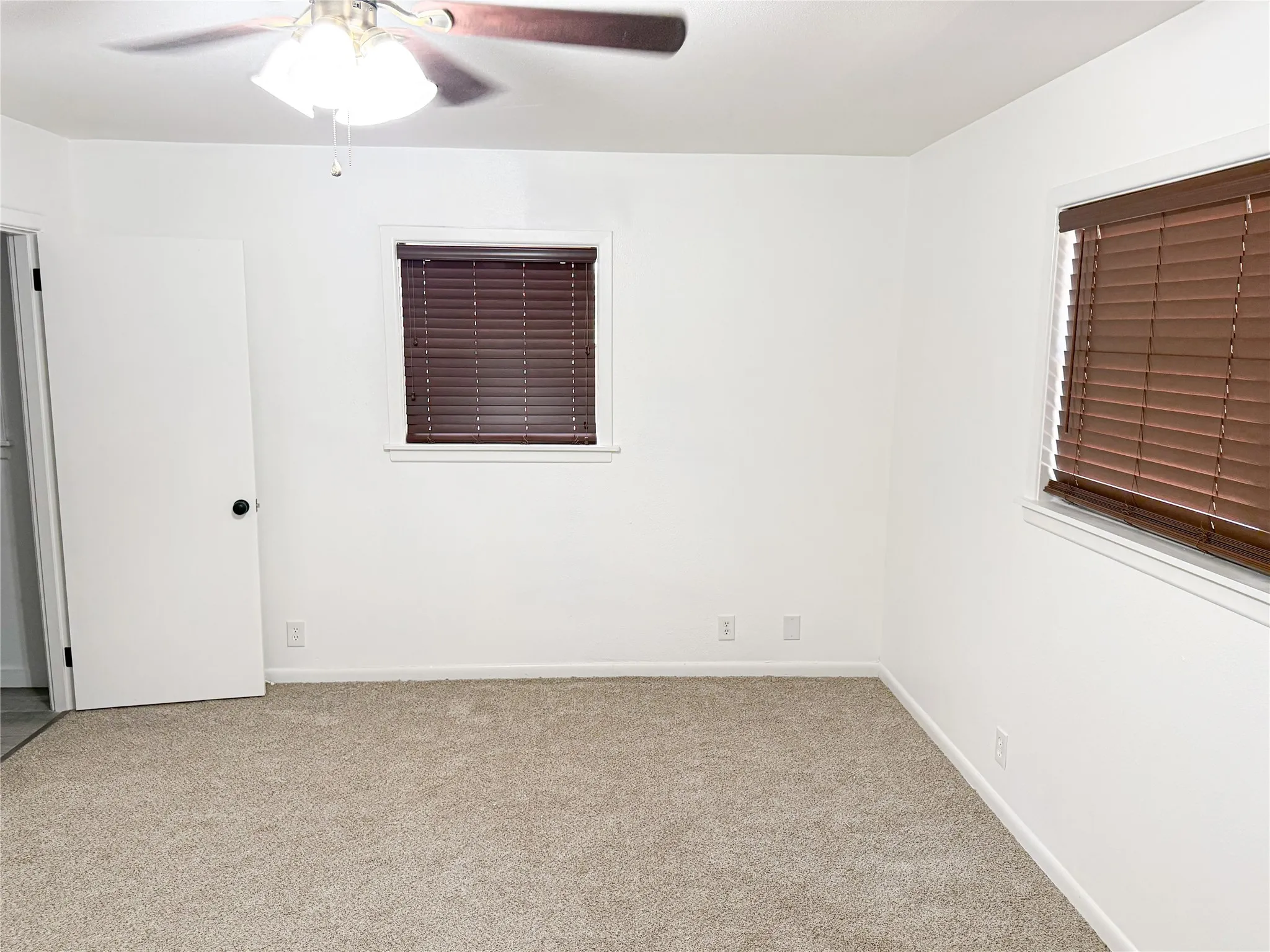Single Family Residence For Sale in Bowie County , 103 W 1st Street, Hooks, Texas 75561, 3 Bedroom, 2 Bathroom, 2 Garage spaces, 1,992 Sqft, built in 1963, mls#21375425, Real Estate Agent in Hooks, Homes For Sale in Bowie county, Homes For Sale in Hooks, Realtor in Hooks Texas, Real Estate Brokerage Independent Realty Texas, Luminita Cordes Realtor