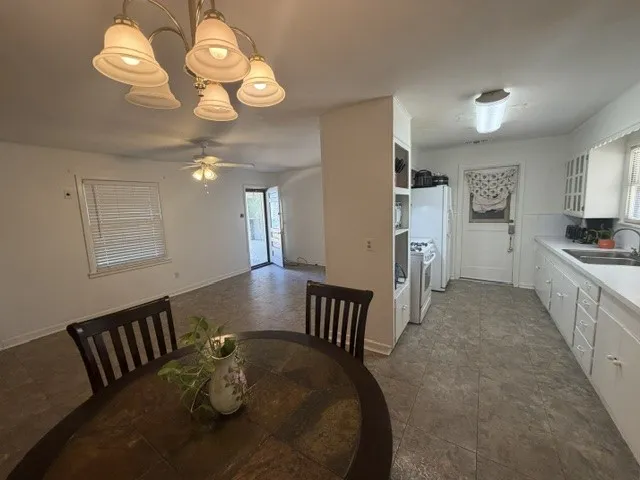 Single Family Residence For Sale in Taylor County , 1414 N Willis Street, Abilene, Texas 79603, 3 Bedroom, 2 Bathroom, 2 Garage spaces, 1,580 Sqft, built in 1957, mls#21376125, Real Estate Agent in Abilene, Homes For Sale in Taylor county, Homes For Sale in Abilene, Realtor in Abilene Texas, Real Estate Brokerage Independent Realty Texas, Luminita Cordes Realtor