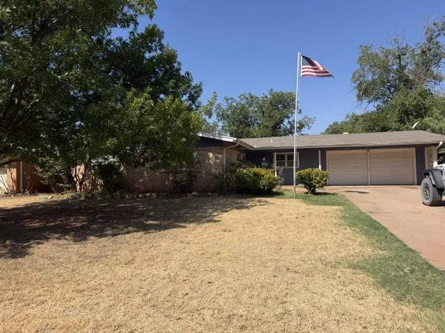 Single Family Residence For Sale in Taylor County , 1414 N Willis Street, Abilene, Texas 79603, 3 Bedroom, 2 Bathroom, 2 Garage spaces, 1,580 Sqft, built in 1957, mls#21376125, Real Estate Agent in Abilene, Homes For Sale in Taylor county, Homes For Sale in Abilene, Realtor in Abilene Texas, Real Estate Brokerage Independent Realty Texas, Luminita Cordes Realtor