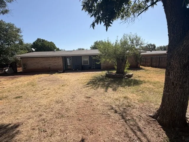 Single Family Residence For Sale in Taylor County , 1414 N Willis Street, Abilene, Texas 79603, 3 Bedroom, 2 Bathroom, 2 Garage spaces, 1,580 Sqft, built in 1957, mls#21376125, Real Estate Agent in Abilene, Homes For Sale in Taylor county, Homes For Sale in Abilene, Realtor in Abilene Texas, Real Estate Brokerage Independent Realty Texas, Luminita Cordes Realtor