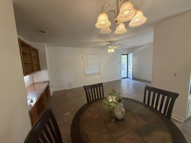 Single Family Residence For Sale in Taylor County , 1414 N Willis Street, Abilene, Texas 79603, 3 Bedroom, 2 Bathroom, 2 Garage spaces, 1,580 Sqft, built in 1957, mls#21376125, Real Estate Agent in Abilene, Homes For Sale in Taylor county, Homes For Sale in Abilene, Realtor in Abilene Texas, Real Estate Brokerage Independent Realty Texas, Luminita Cordes Realtor