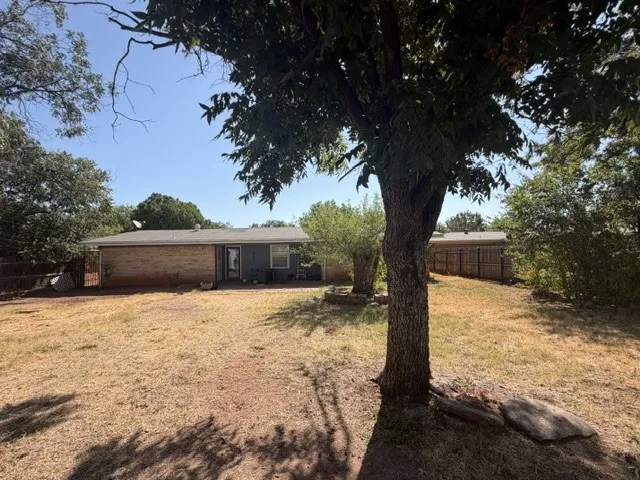 Single Family Residence For Sale in Taylor County , 1414 N Willis Street, Abilene, Texas 79603, 3 Bedroom, 2 Bathroom, 2 Garage spaces, 1,580 Sqft, built in 1957, mls#21376125, Real Estate Agent in Abilene, Homes For Sale in Taylor county, Homes For Sale in Abilene, Realtor in Abilene Texas, Real Estate Brokerage Independent Realty Texas, Luminita Cordes Realtor