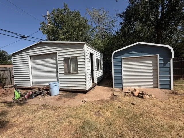 Single Family Residence For Sale in Taylor County , 1414 N Willis Street, Abilene, Texas 79603, 3 Bedroom, 2 Bathroom, 2 Garage spaces, 1,580 Sqft, built in 1957, mls#21376125, Real Estate Agent in Abilene, Homes For Sale in Taylor county, Homes For Sale in Abilene, Realtor in Abilene Texas, Real Estate Brokerage Independent Realty Texas, Luminita Cordes Realtor