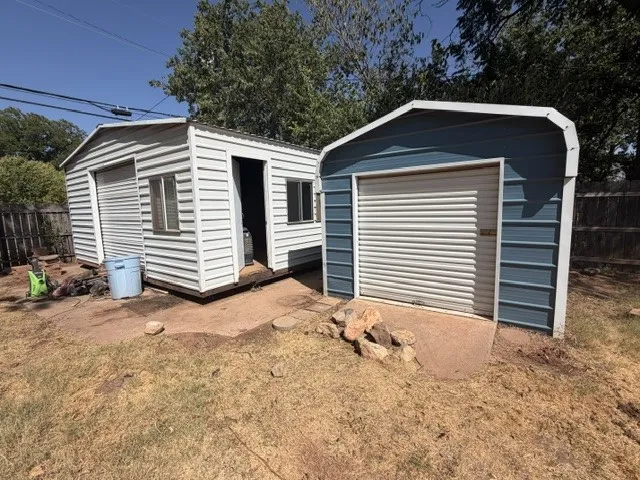 Single Family Residence For Sale in Taylor County , 1414 N Willis Street, Abilene, Texas 79603, 3 Bedroom, 2 Bathroom, 2 Garage spaces, 1,580 Sqft, built in 1957, mls#21376125, Real Estate Agent in Abilene, Homes For Sale in Taylor county, Homes For Sale in Abilene, Realtor in Abilene Texas, Real Estate Brokerage Independent Realty Texas, Luminita Cordes Realtor