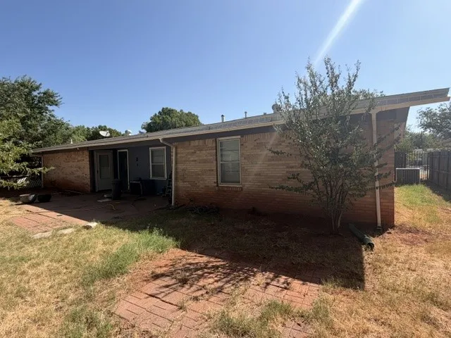 Single Family Residence For Sale in Taylor County , 1414 N Willis Street, Abilene, Texas 79603, 3 Bedroom, 2 Bathroom, 2 Garage spaces, 1,580 Sqft, built in 1957, mls#21376125, Real Estate Agent in Abilene, Homes For Sale in Taylor county, Homes For Sale in Abilene, Realtor in Abilene Texas, Real Estate Brokerage Independent Realty Texas, Luminita Cordes Realtor