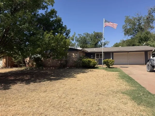 Single Family Residence For Sale in Taylor County , 1414 N Willis Street, Abilene, Texas 79603, 3 Bedroom, 2 Bathroom, 2 Garage spaces, 1,580 Sqft, built in 1957, mls#21376125, Real Estate Agent in Abilene, Homes For Sale in Taylor county, Homes For Sale in Abilene, Realtor in Abilene Texas, Real Estate Brokerage Independent Realty Texas, Luminita Cordes Realtor