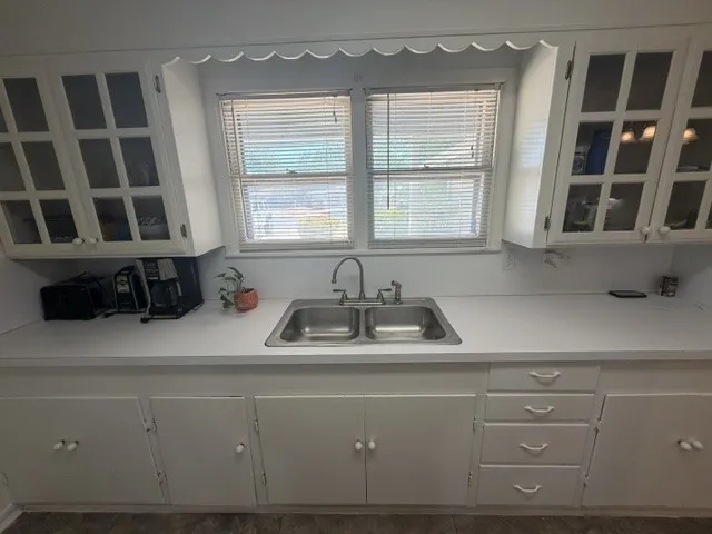Single Family Residence For Sale in Taylor County , 1414 N Willis Street, Abilene, Texas 79603, 3 Bedroom, 2 Bathroom, 2 Garage spaces, 1,580 Sqft, built in 1957, mls#21376125, Real Estate Agent in Abilene, Homes For Sale in Taylor county, Homes For Sale in Abilene, Realtor in Abilene Texas, Real Estate Brokerage Independent Realty Texas, Luminita Cordes Realtor